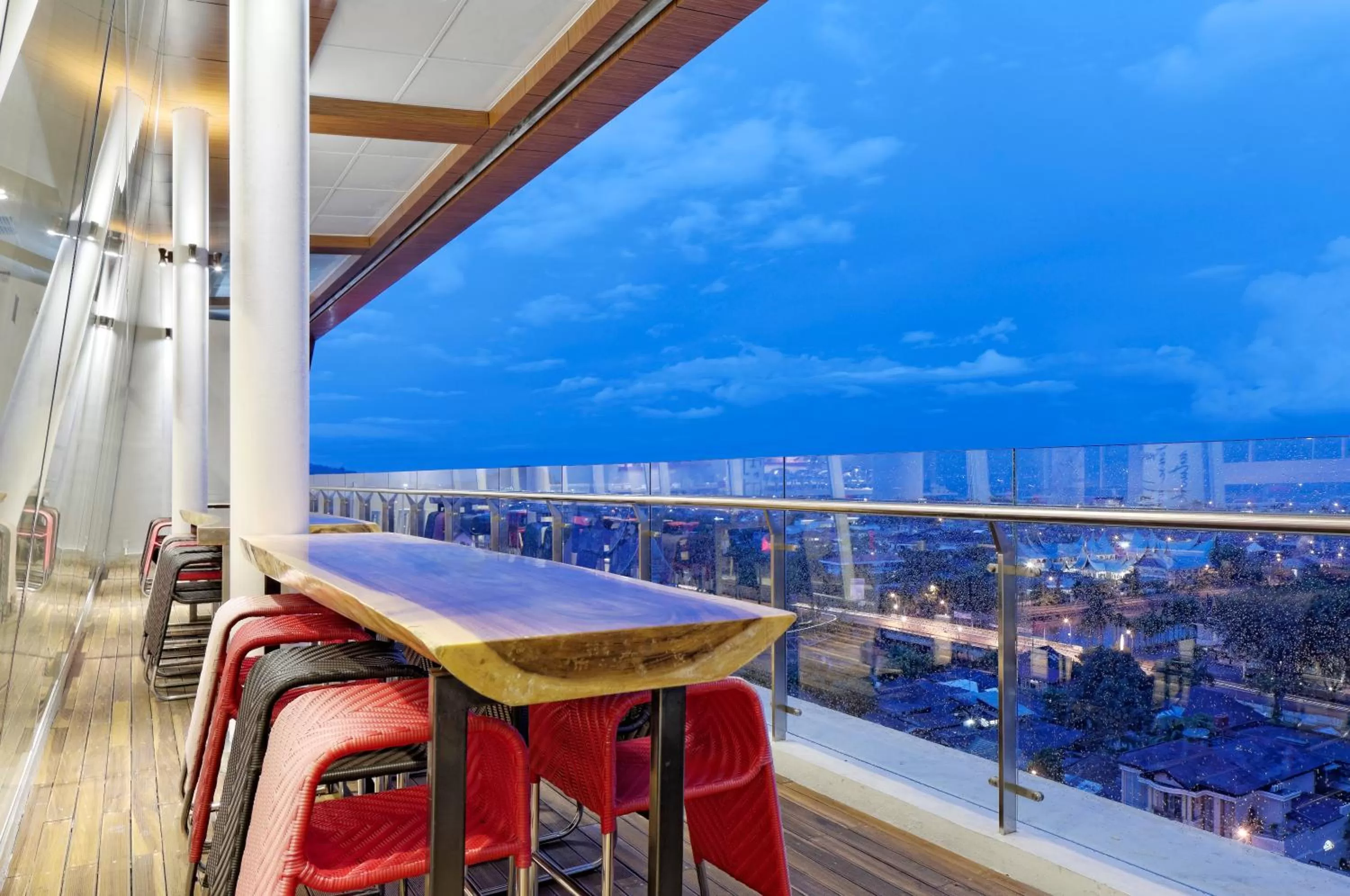 Restaurant/places to eat in Ibis Padang