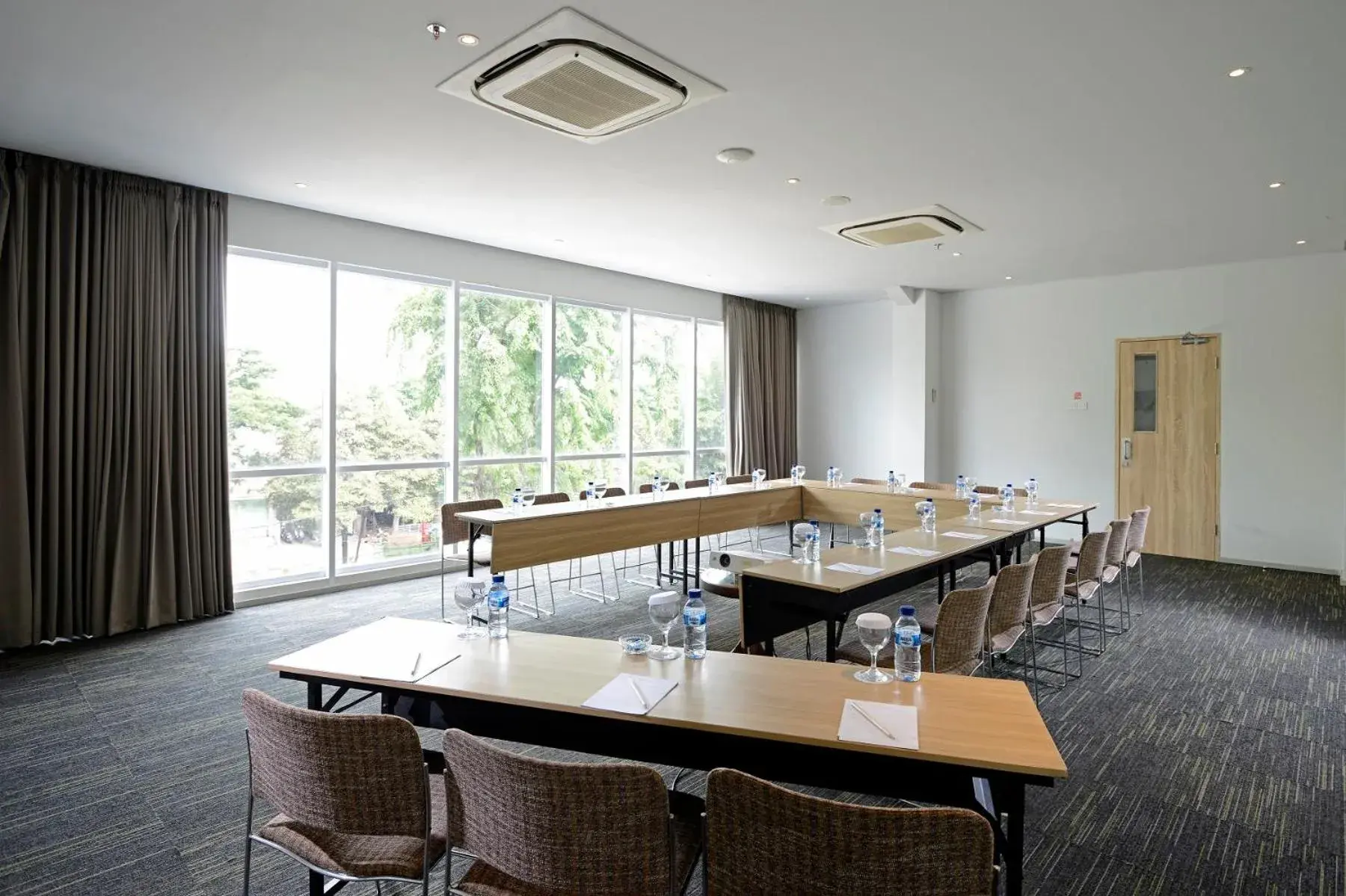 Meeting/conference room in La Lisa Hotel Surabaya