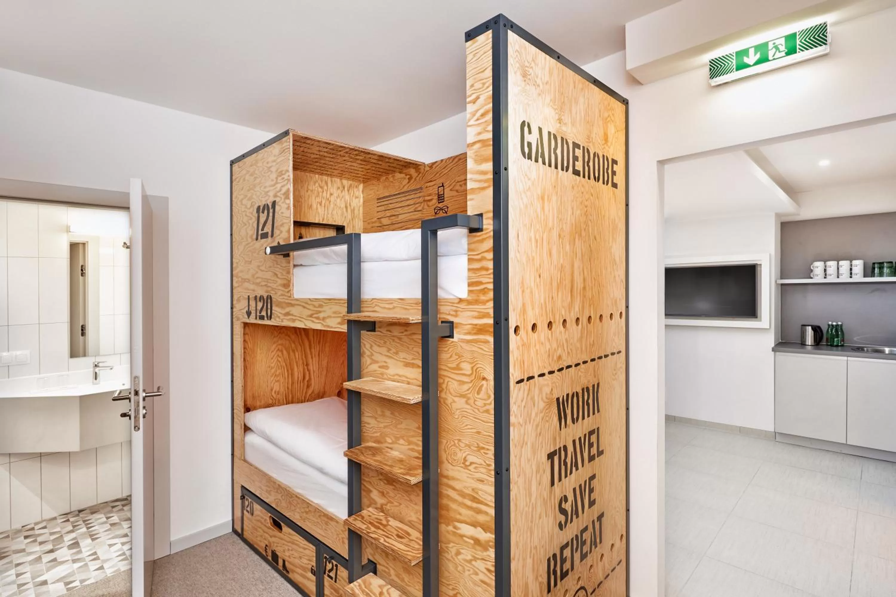 Photo of the whole room in H+ Hotel Wien