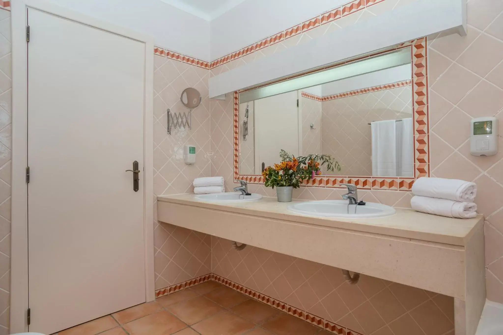 Bathroom in Colina da Lapa & Villas