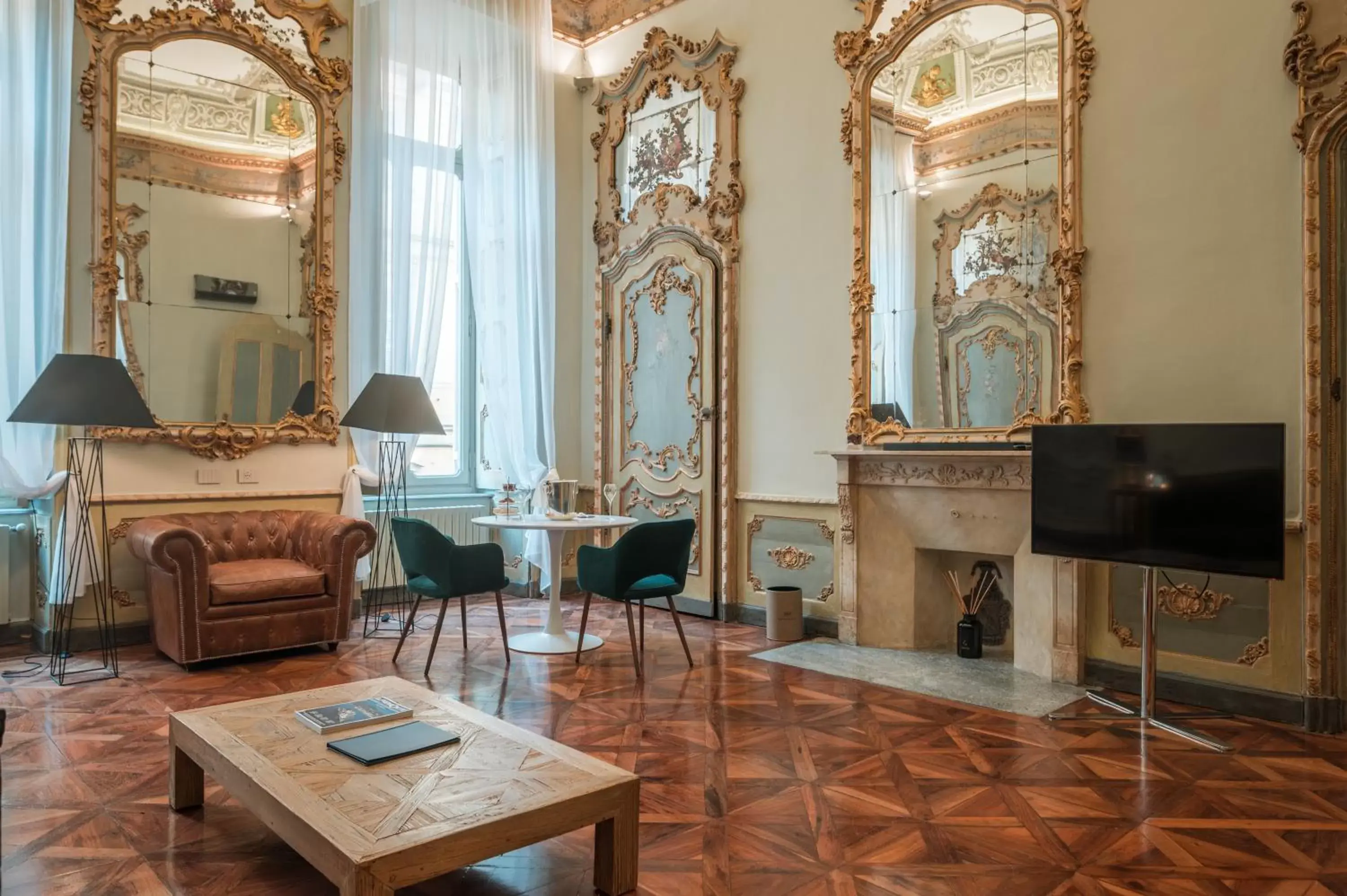 Living room, Seating Area in Royal Palace Hotel