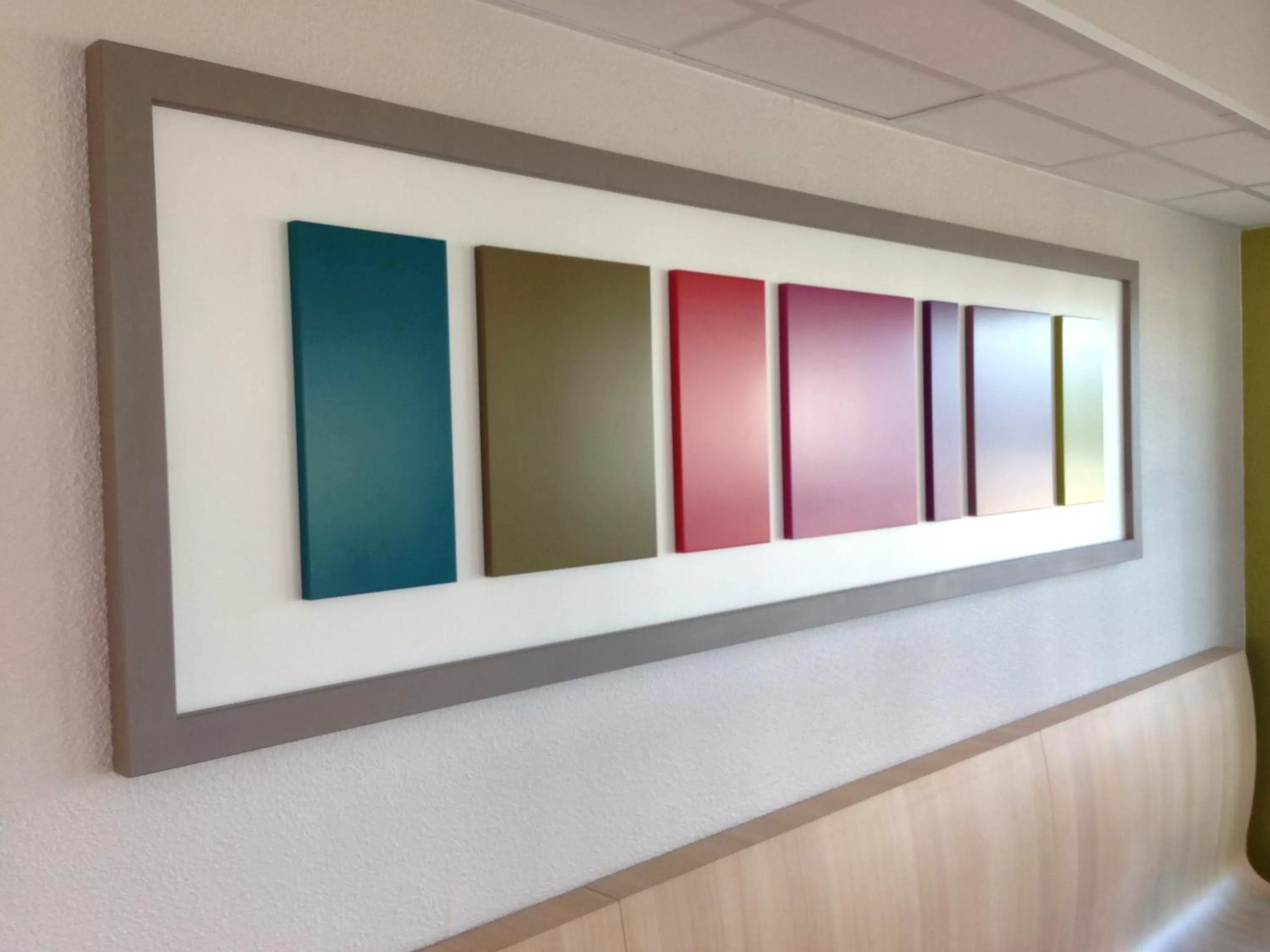 Decorative detail in B&B HOTEL Lyon Sud États-Unis