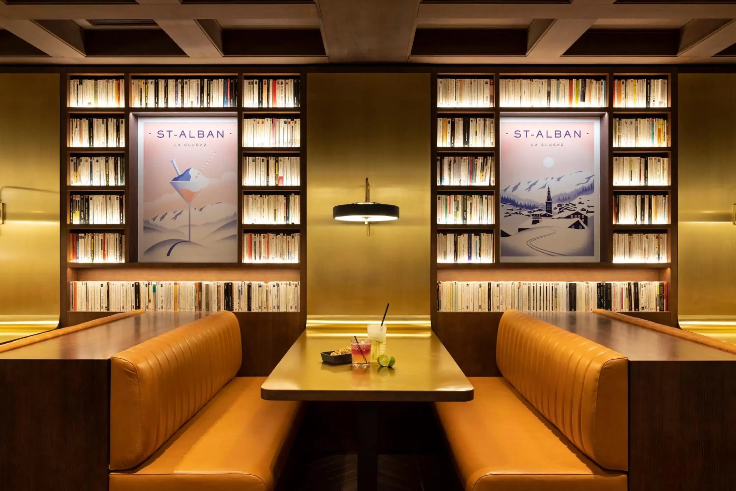 Lounge or bar, Library in St-Alban Hotel & Spa