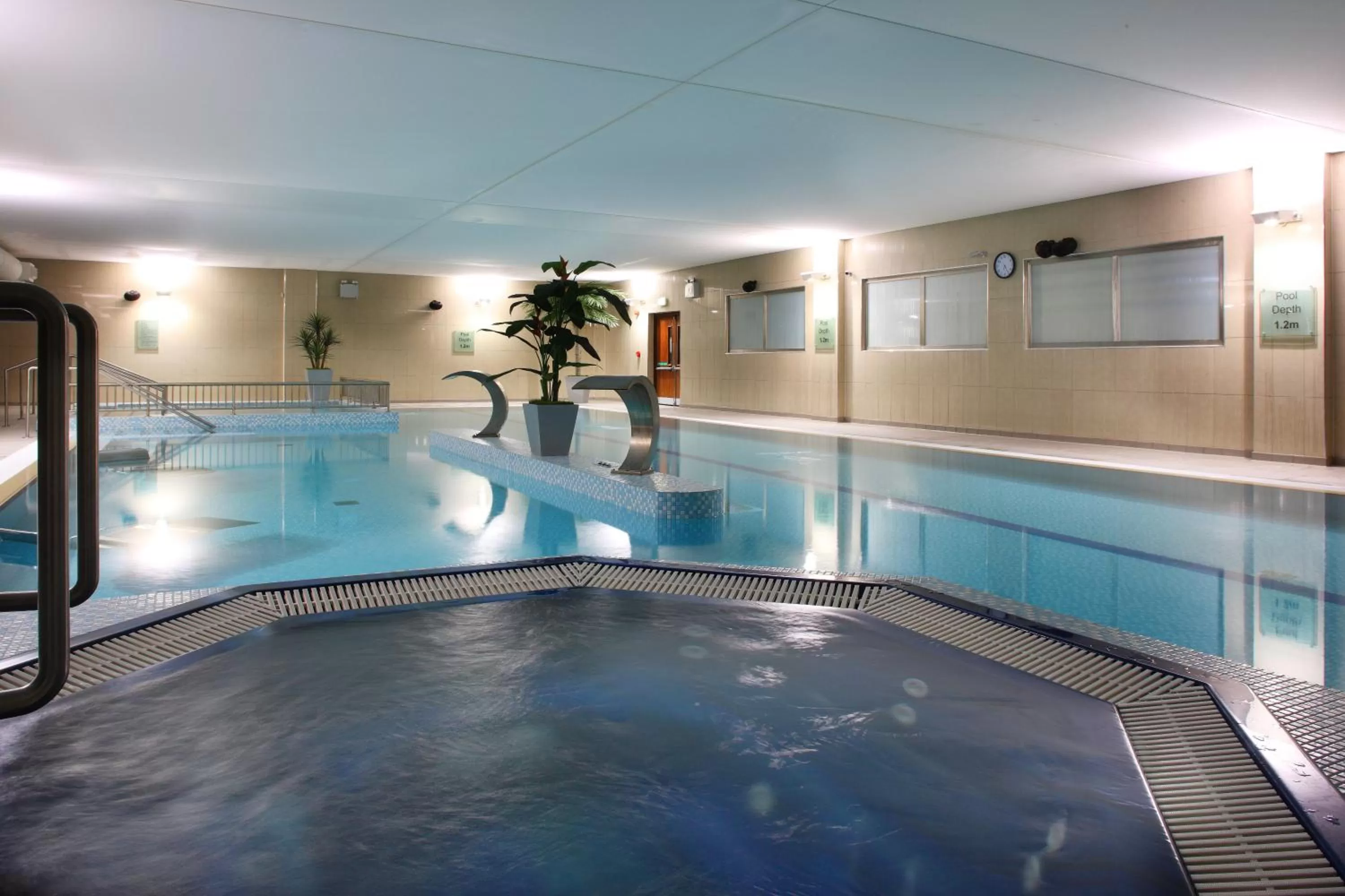 Swimming pool in Maldron Hotel Tallaght