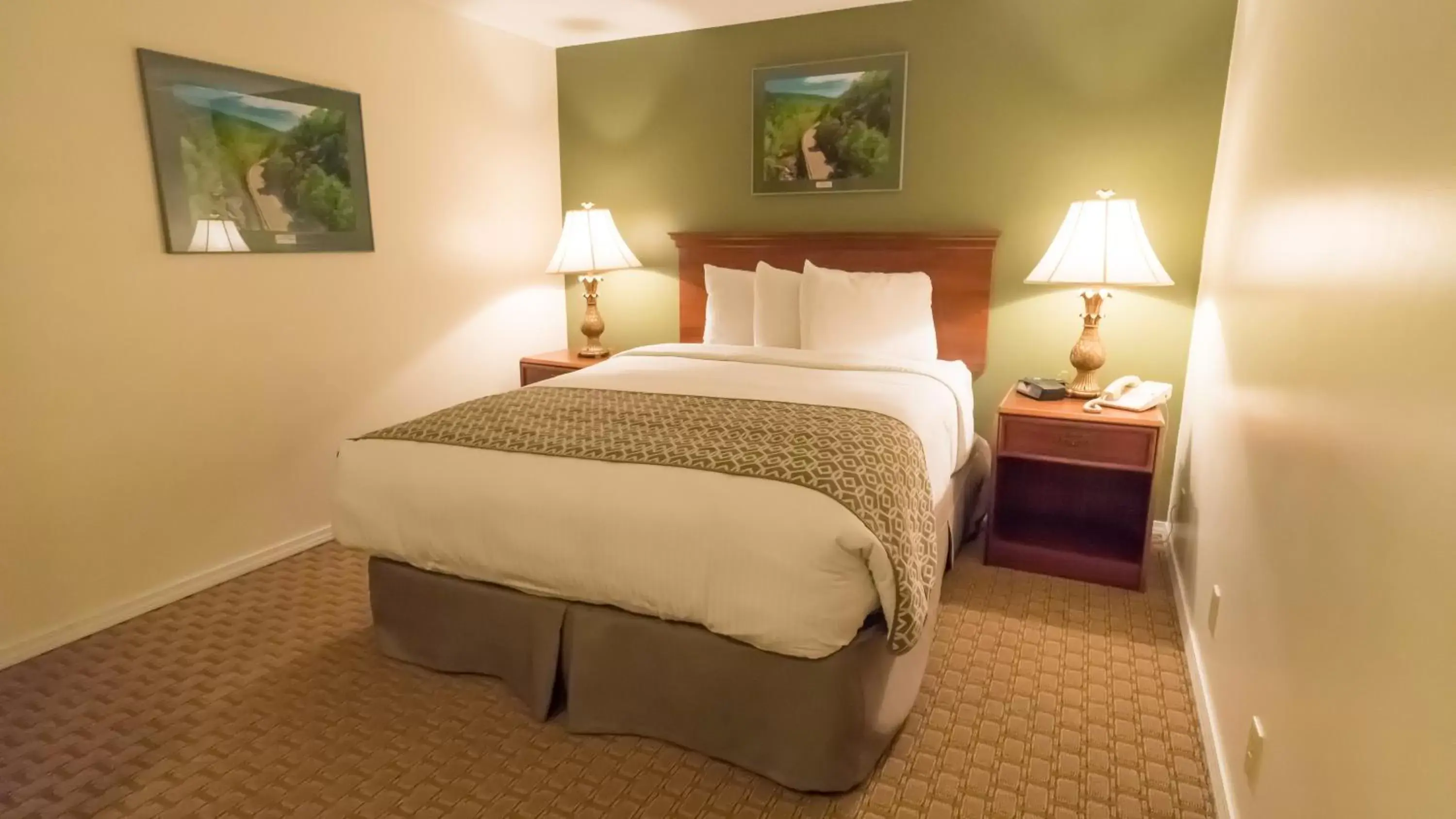 Bedroom, Bed in Fort Davidson Hotel