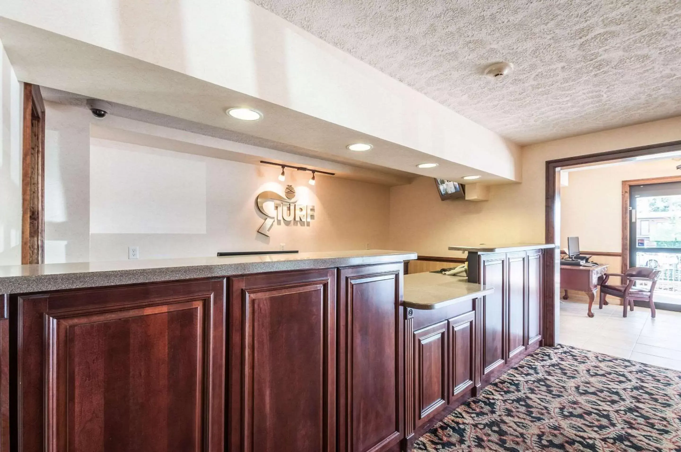 Lobby or reception, Kitchen/Kitchenette in Rodeway Inn and Suites - Charles Town,WV