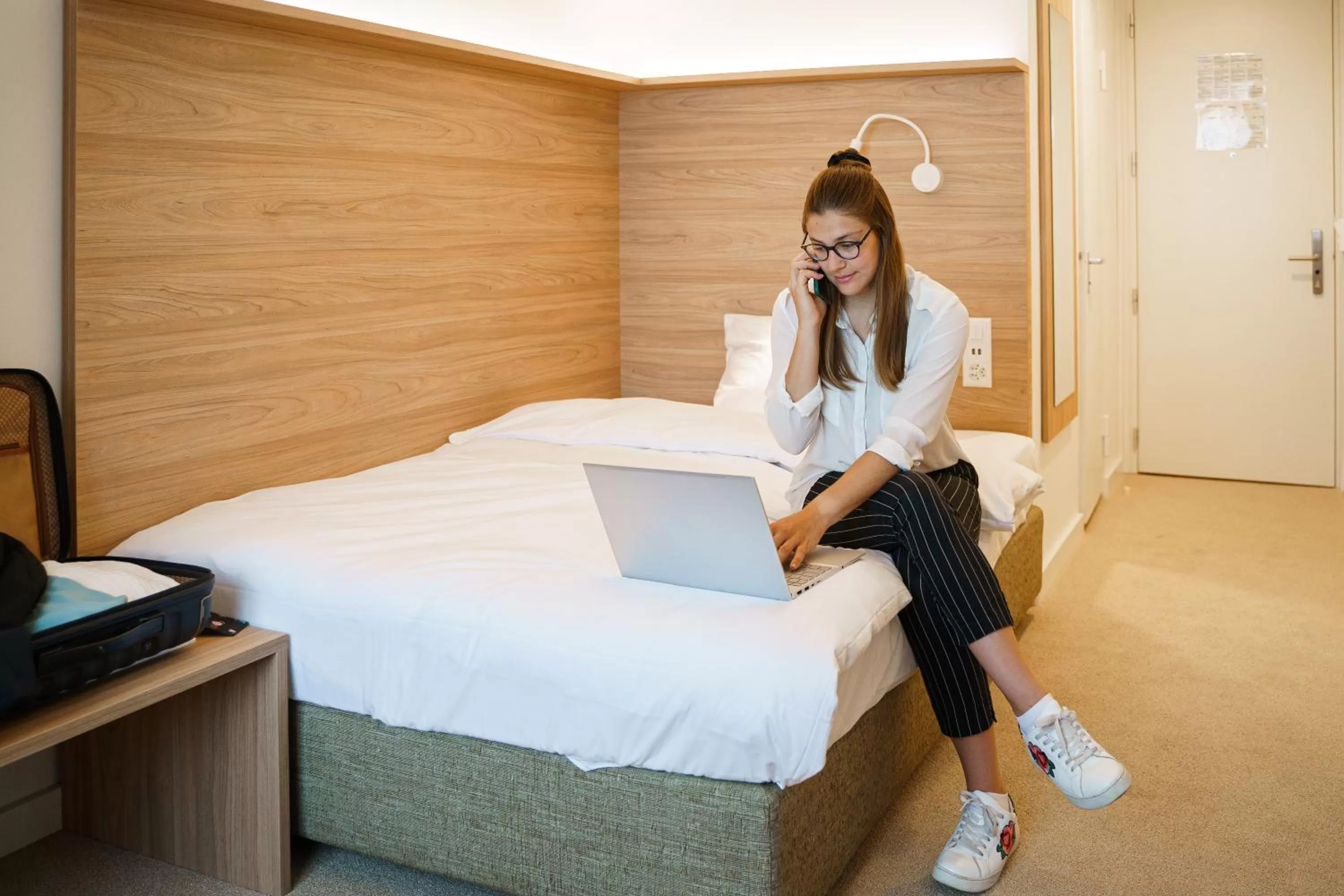 Bedroom, Bed in Continental Hotel Lausanne