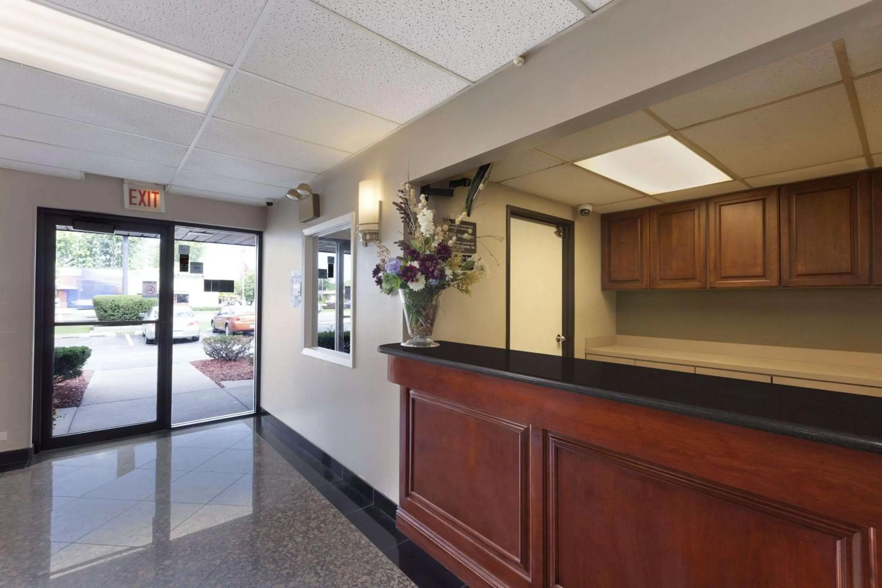 Lobby or reception in Super 8 by Wyndham Bridgeview/Chicago Area