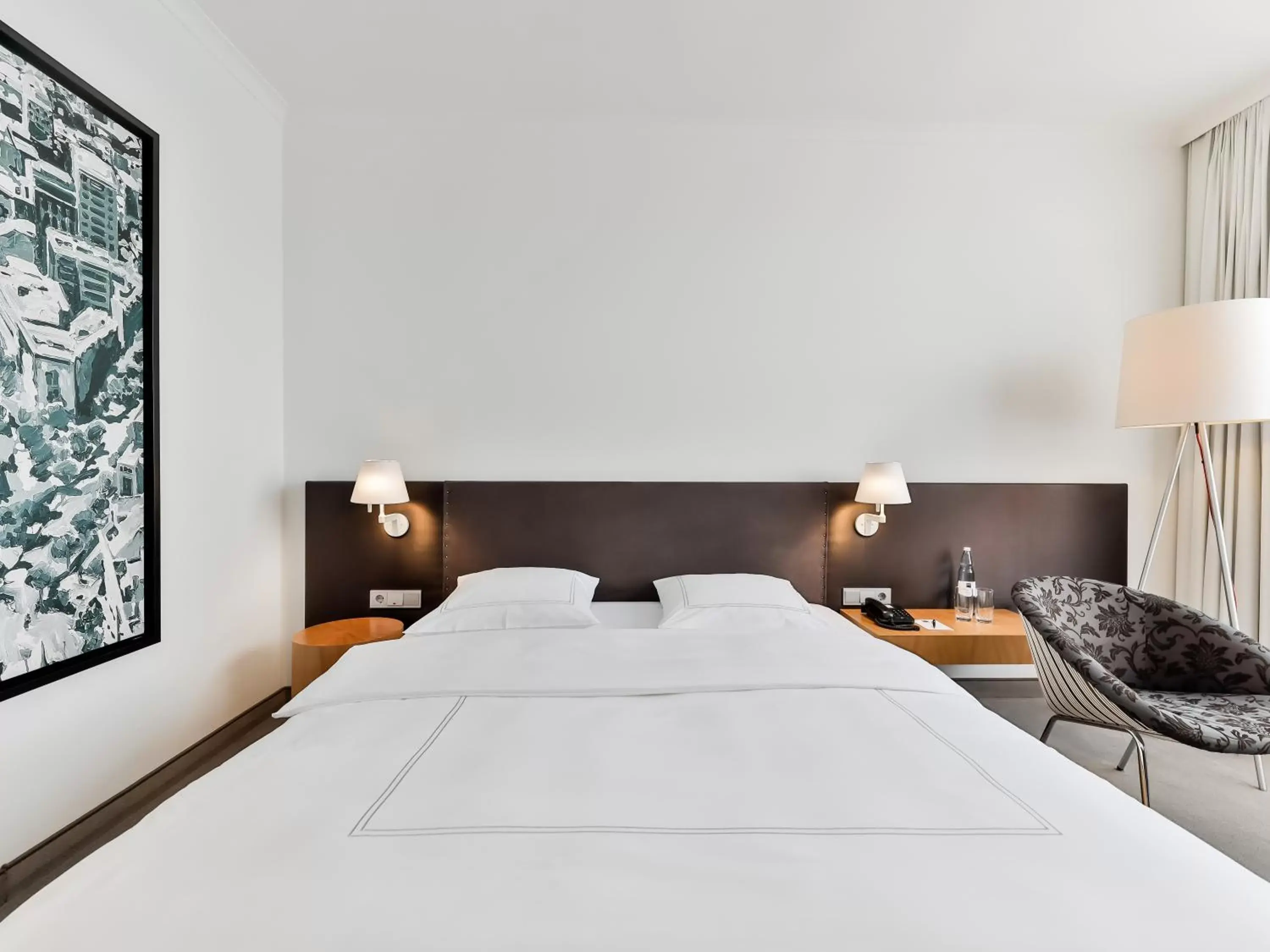 Seating area, Bed in Dorint City-Hotel Bremen