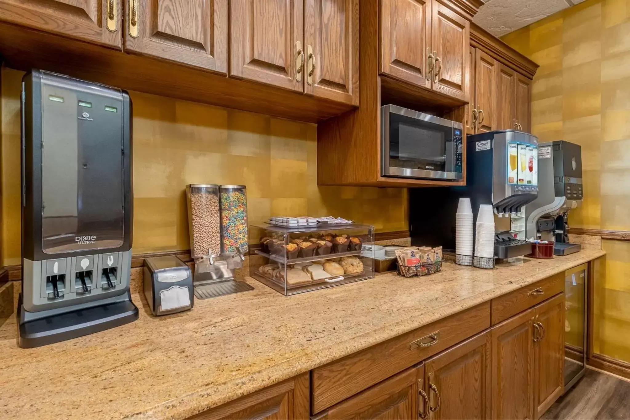 Breakfast in El Rancho Hotel Breakfast in El Rancho Hotel