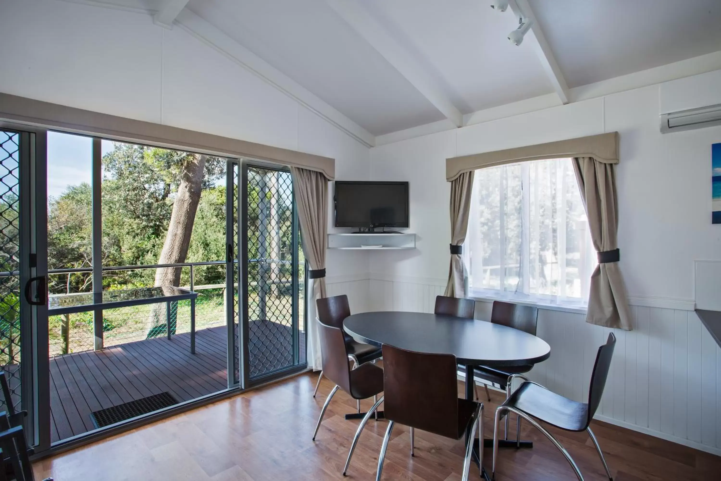 Dining Area in Kaloha Holiday Resort Phillip Island