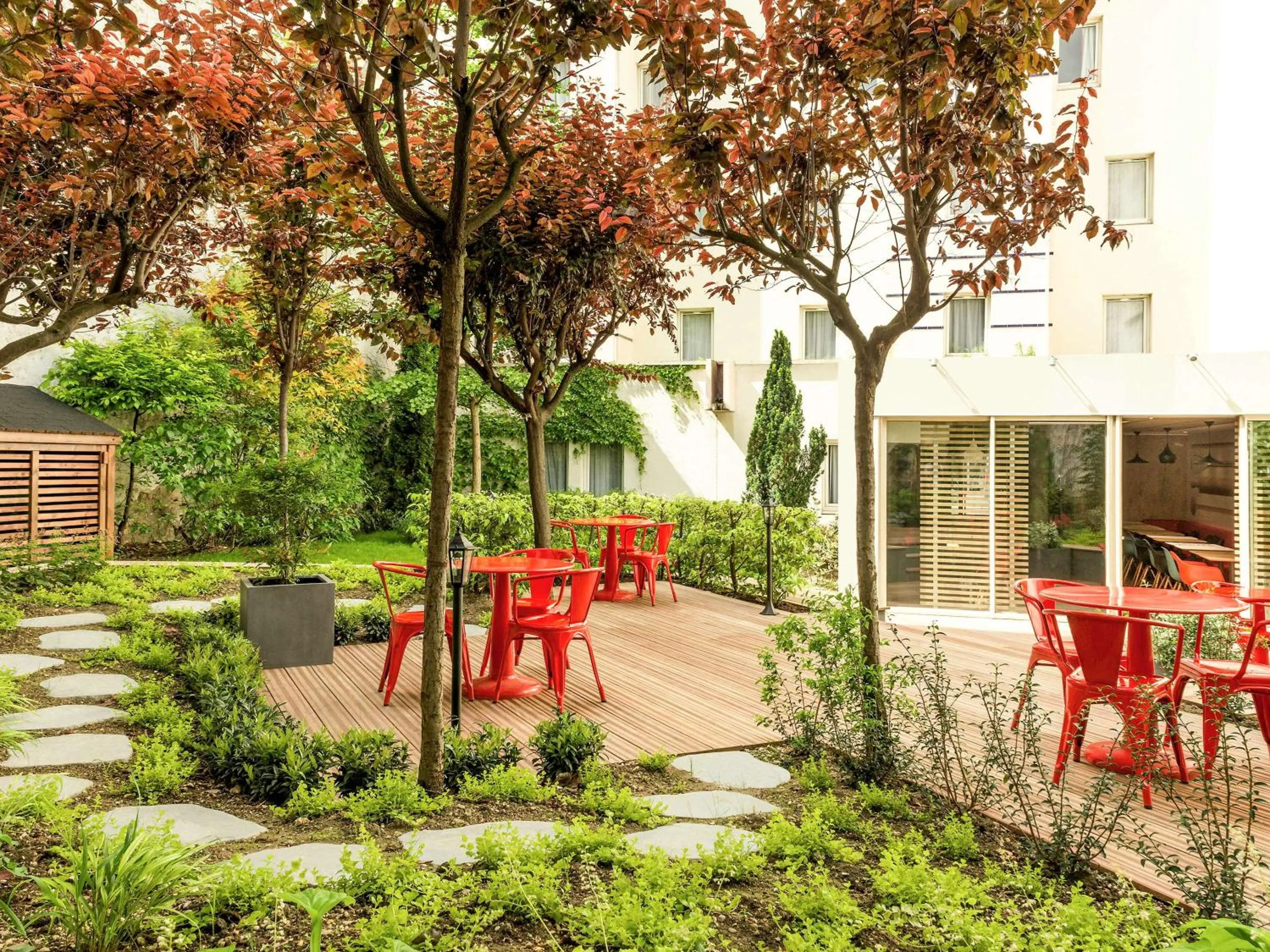 Patio in ibis Paris Gare du Nord La Fayette