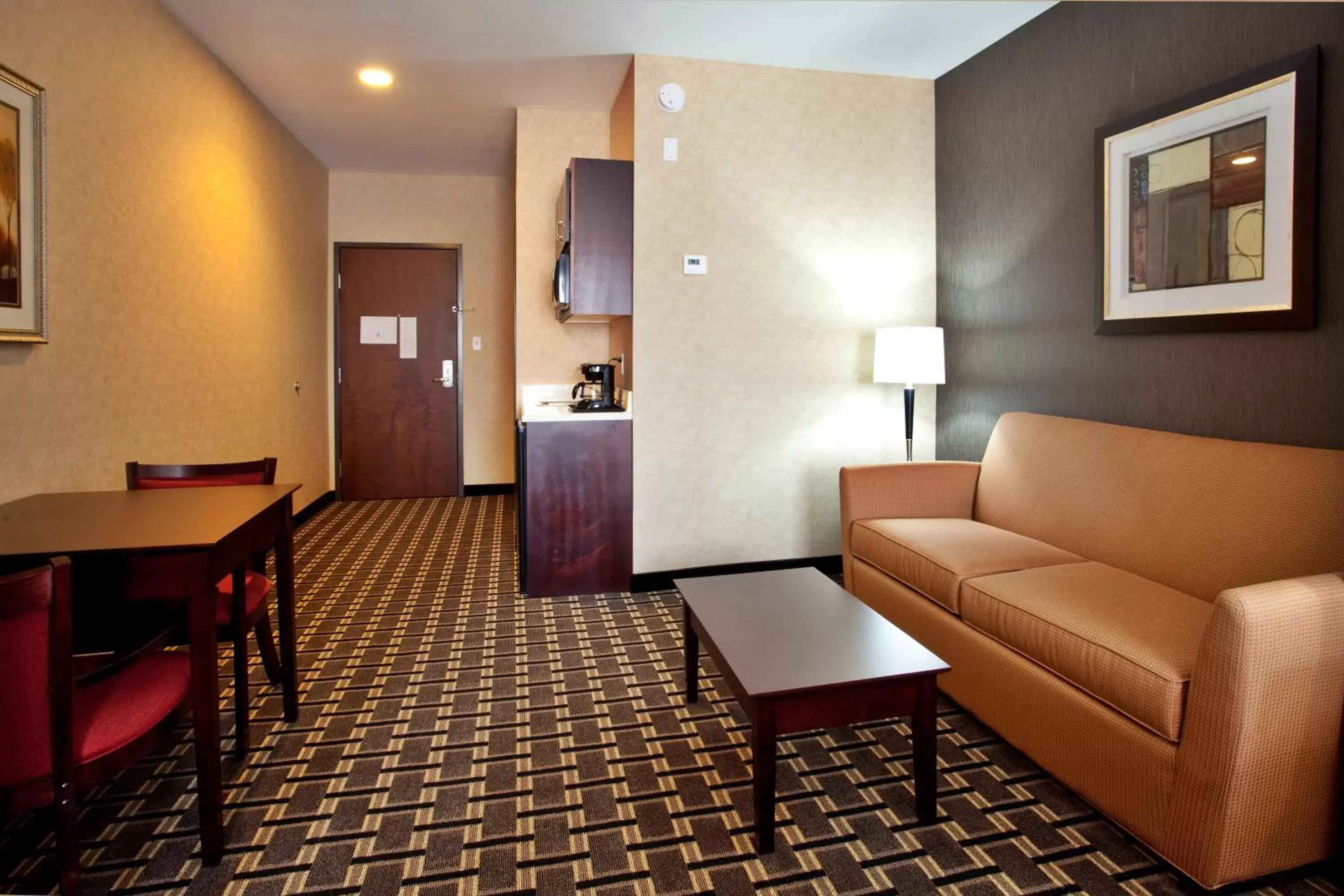 Photo of the whole room, Seating Area in Holiday Inn Express Amite, an IHG Hotel