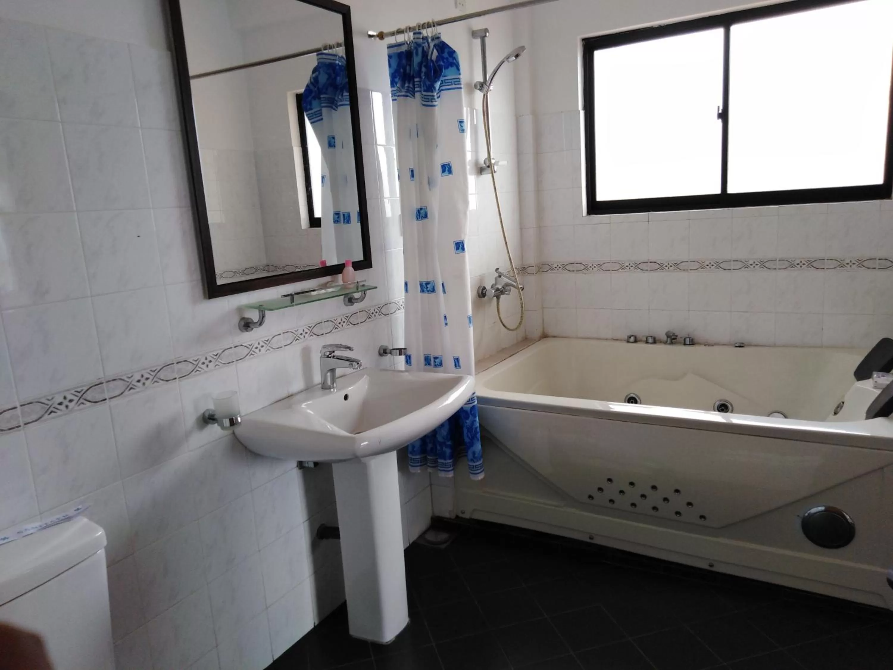 Bathroom in Kandy Unique Hotel