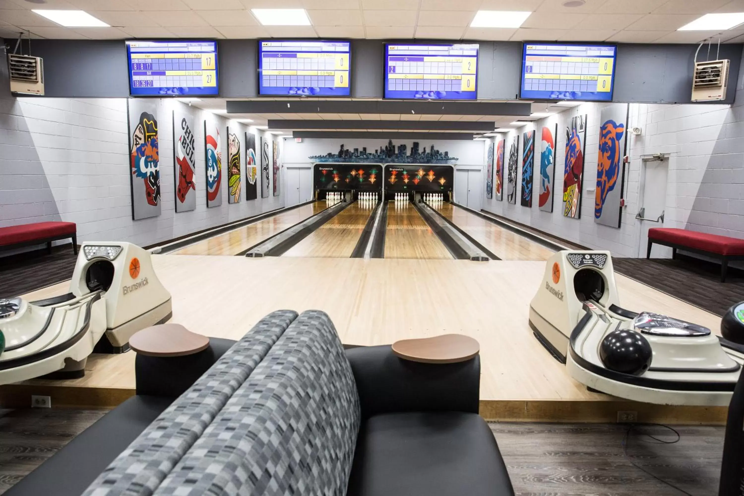 Bowling, Lounge/Bar in Ramada Plaza by Wyndham Chicago North Shore