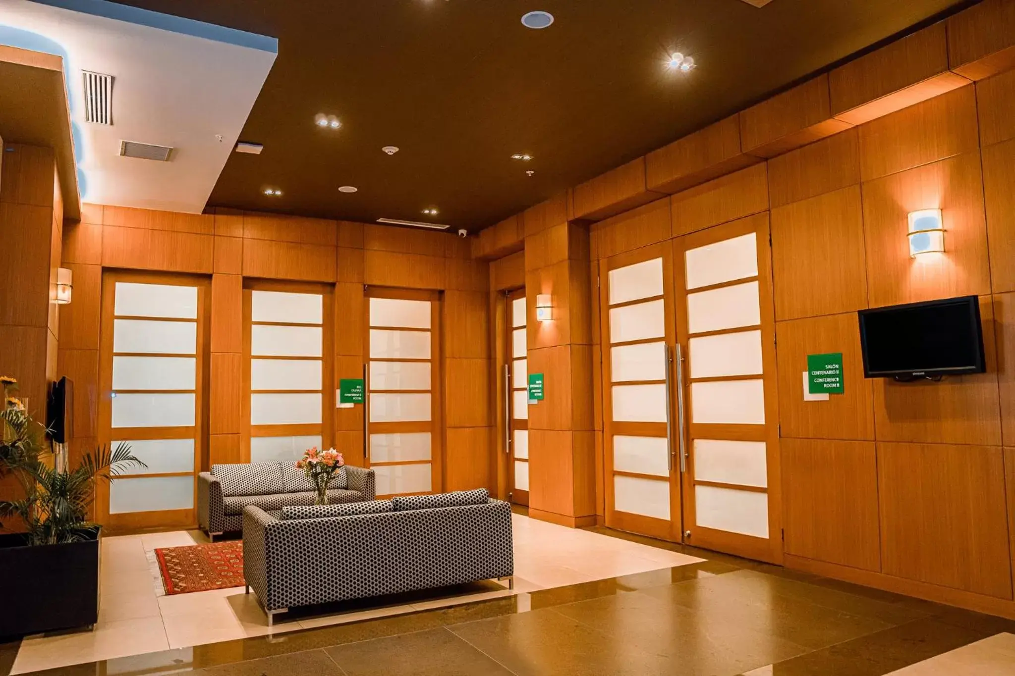 Restaurant/places to eat in Holiday Inn Guayaquil Airport by IHG Restaurant/places to eat in Holiday Inn Guayaquil Airport by IHG