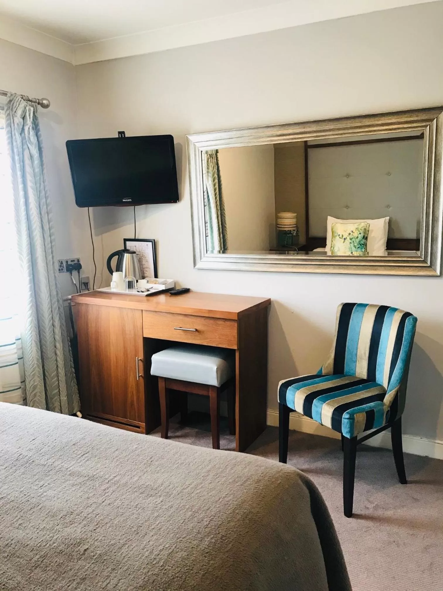 Bedroom, Bed in Lensfield Hotel