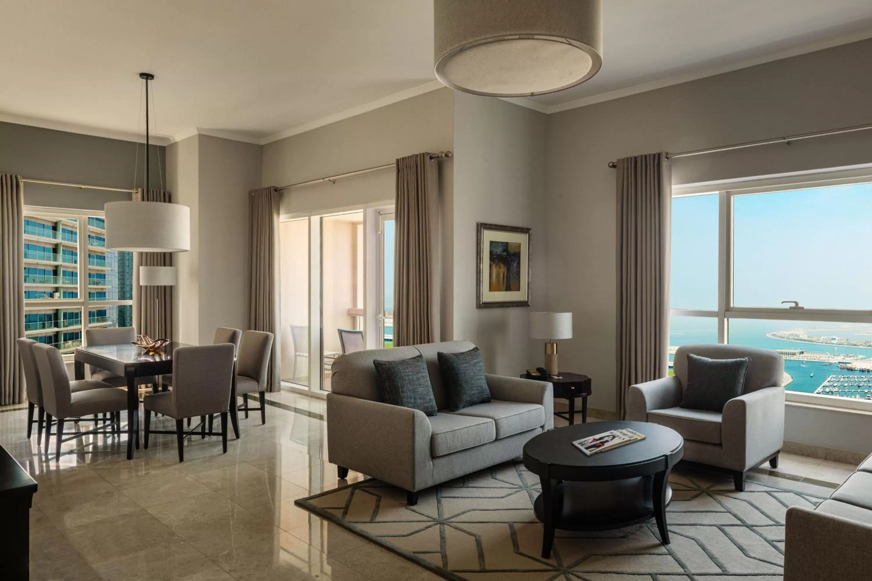 Living room in Dubai Marriott Harbour Hotel And Suites