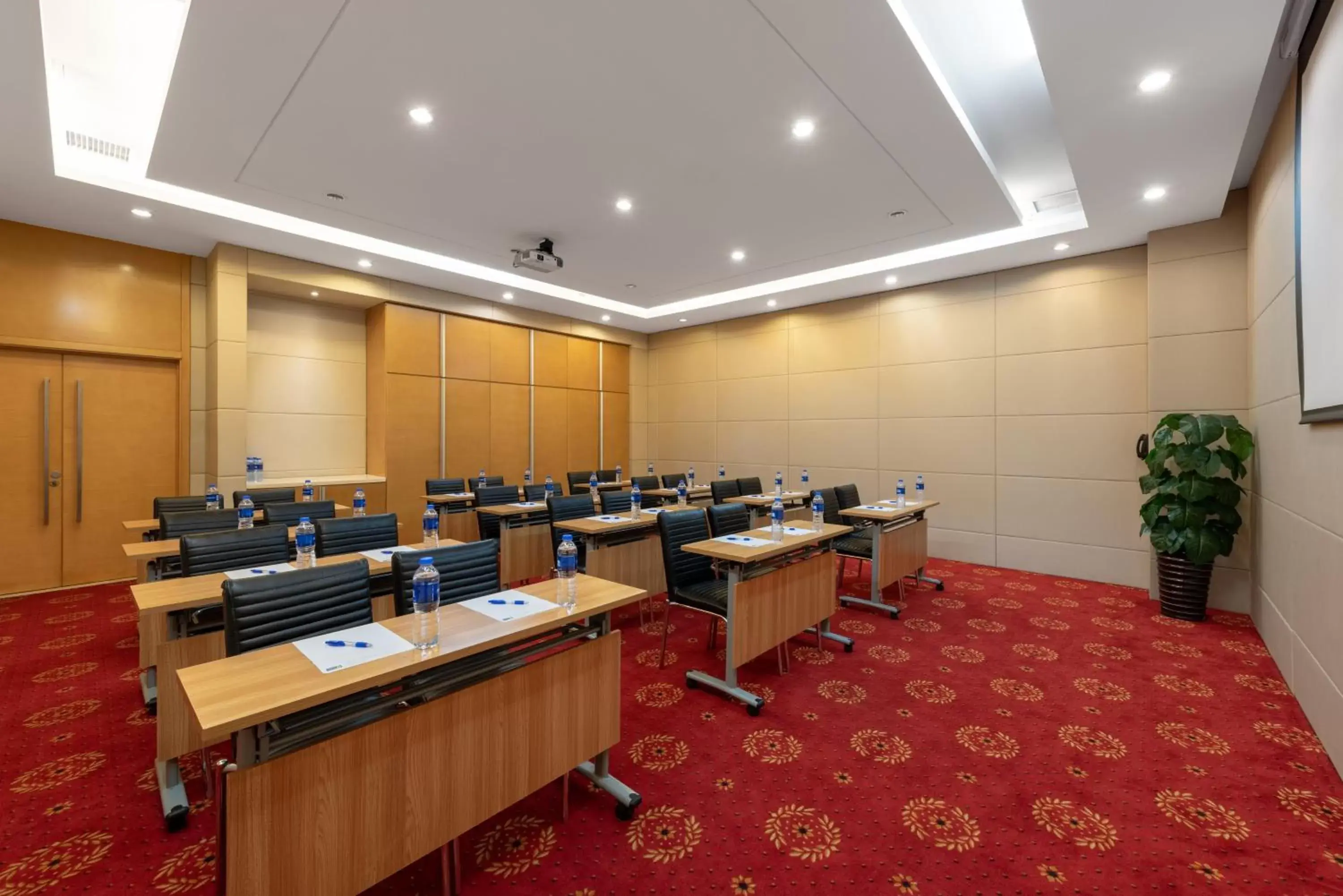 Meeting/conference room in Holiday Inn Express Tianjin Heping, an IHG Hotel