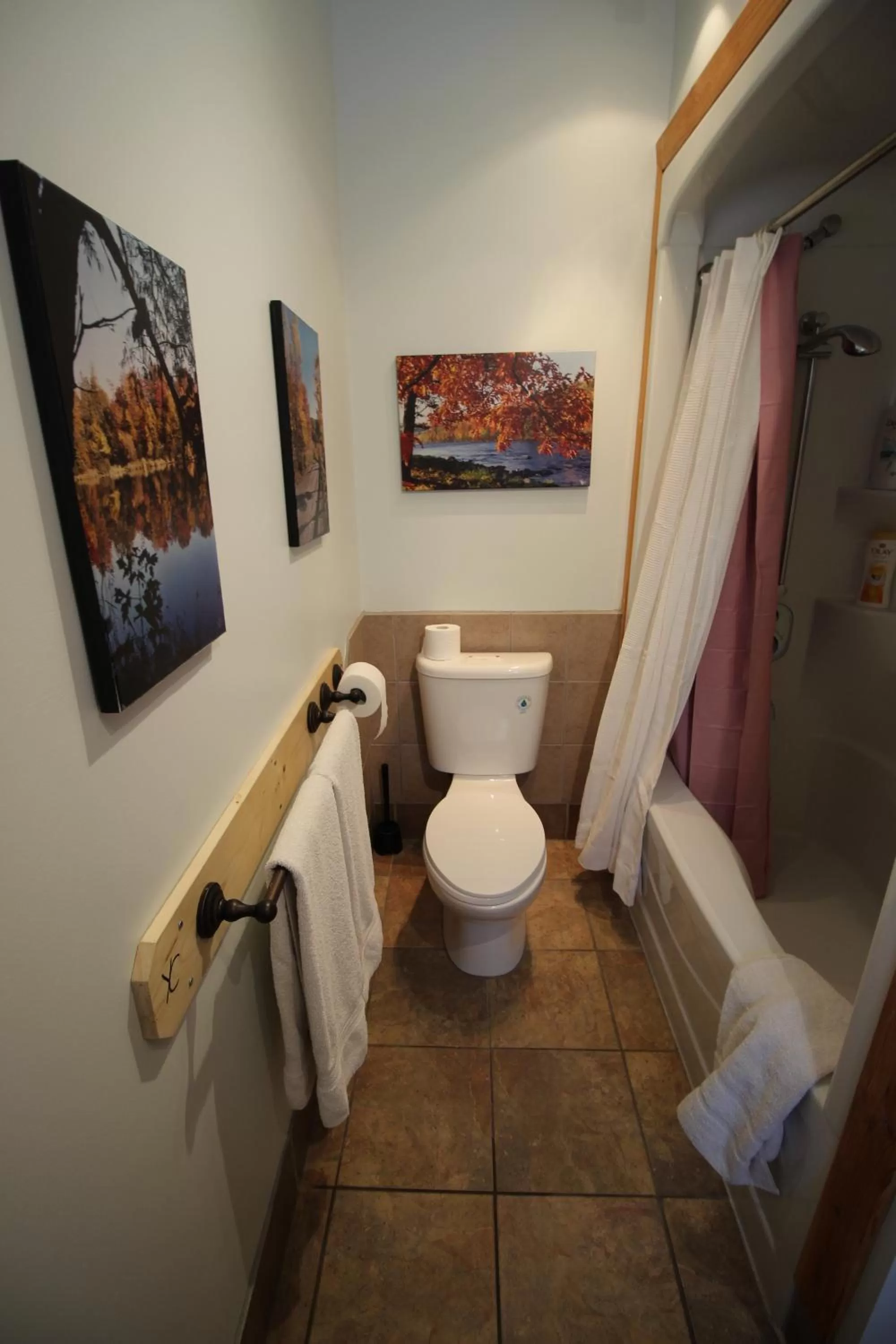 Bathroom in York Creek Bed & Breakfast