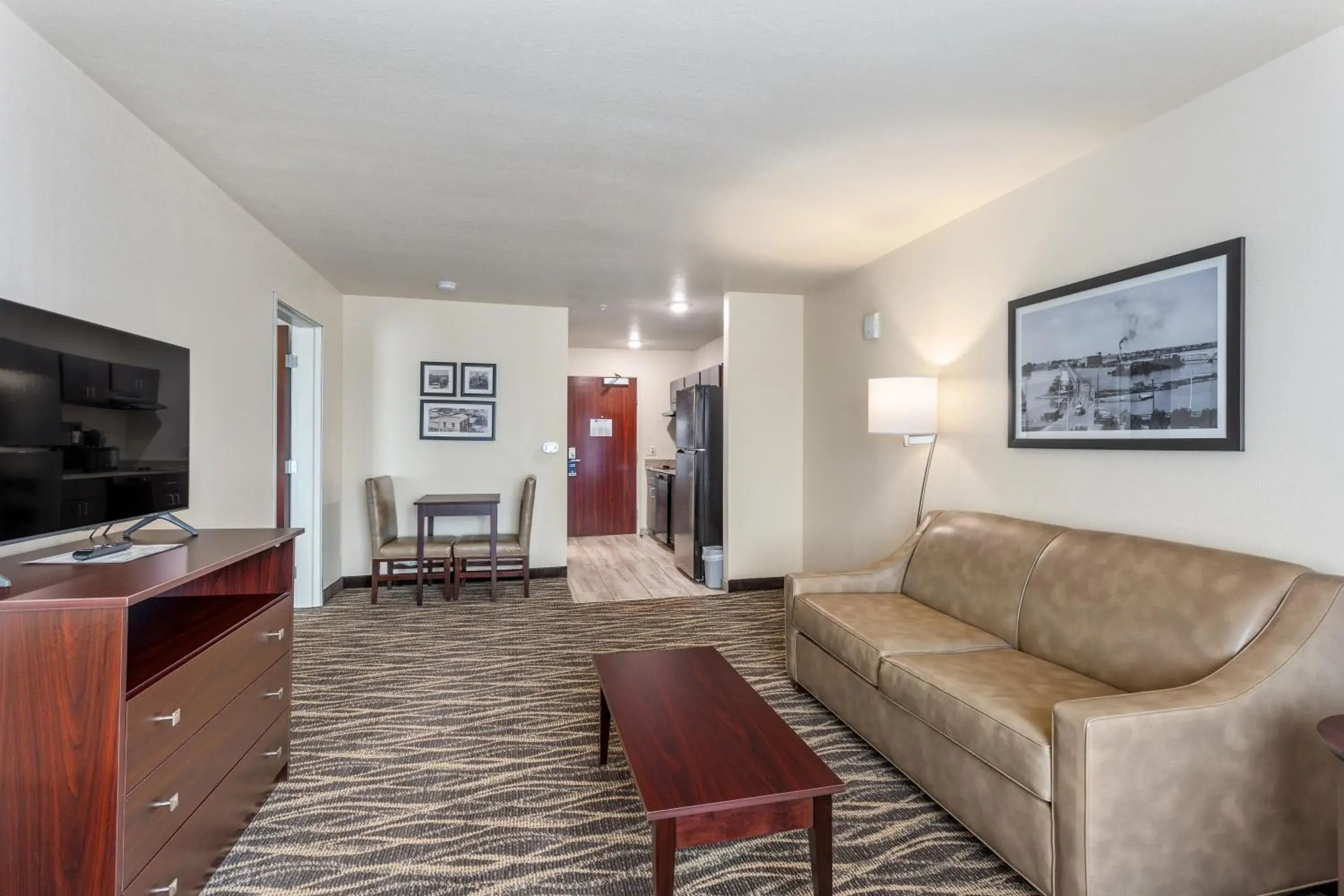 TV and multimedia, Seating Area in Cobblestone Hotel & Suites - De Pere