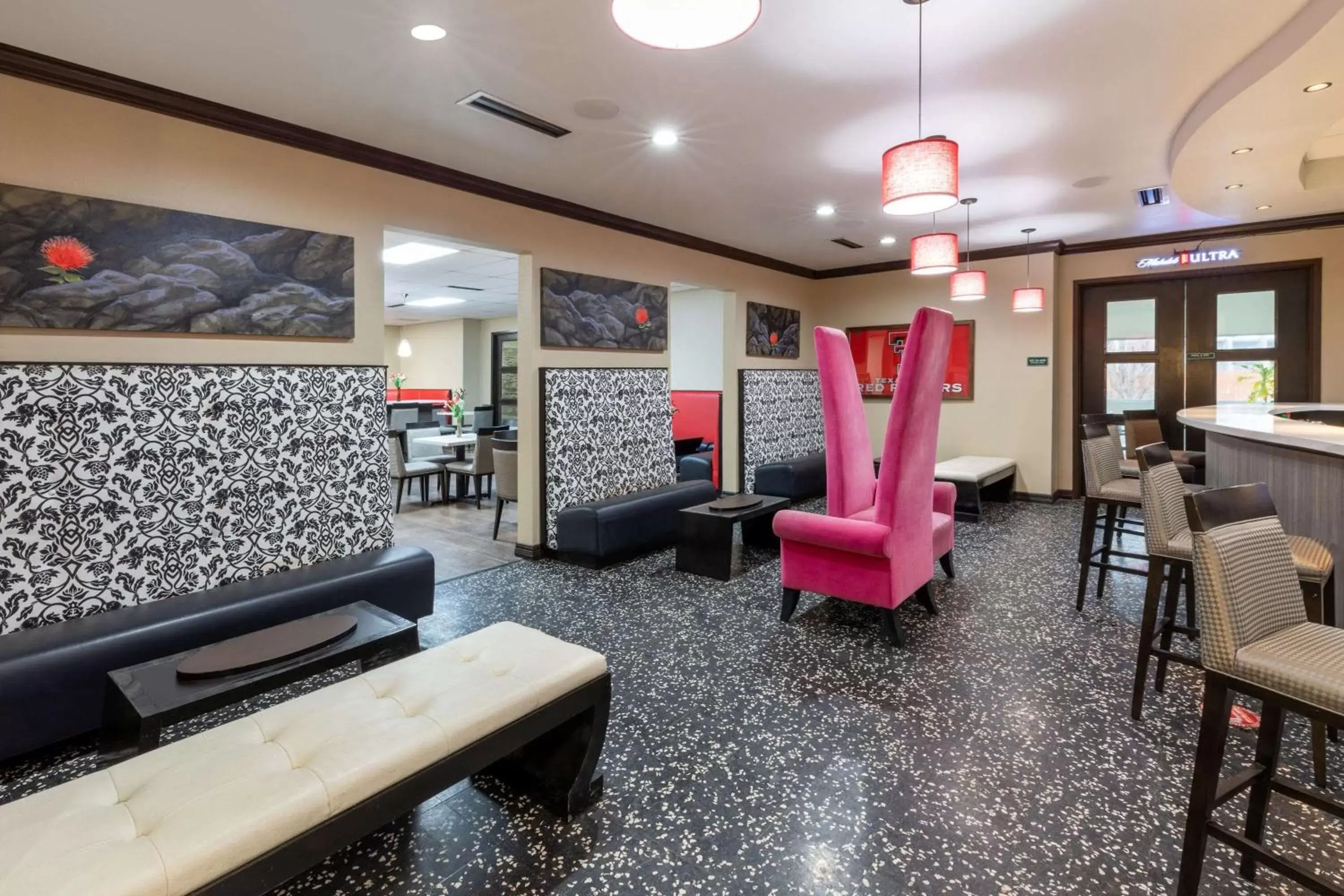 Lounge or bar in Hawthorn Suites by Wyndham Lubbock