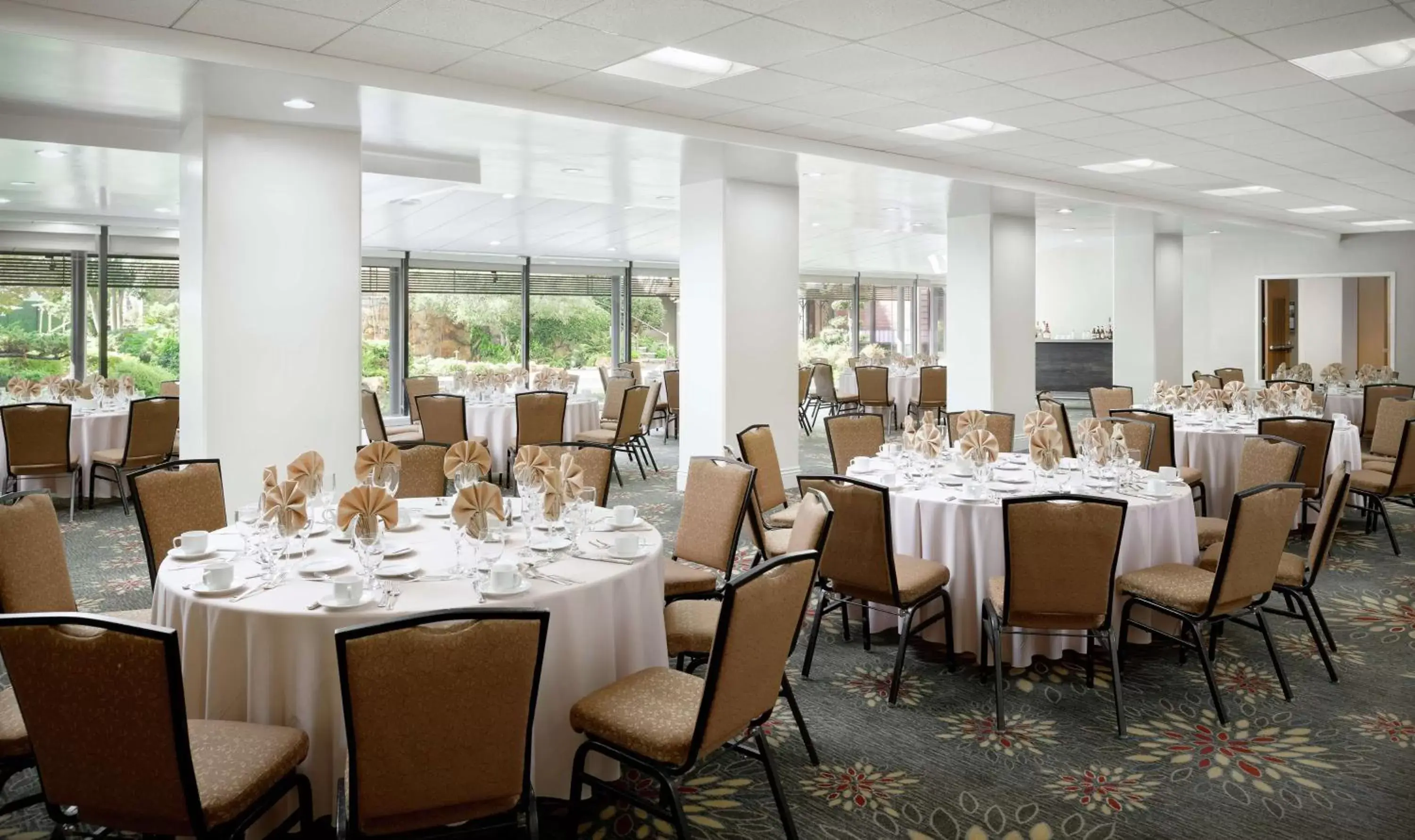 Meeting/conference room, Restaurant/Places to Eat in Doubletree by Hilton Los Angeles Downtown