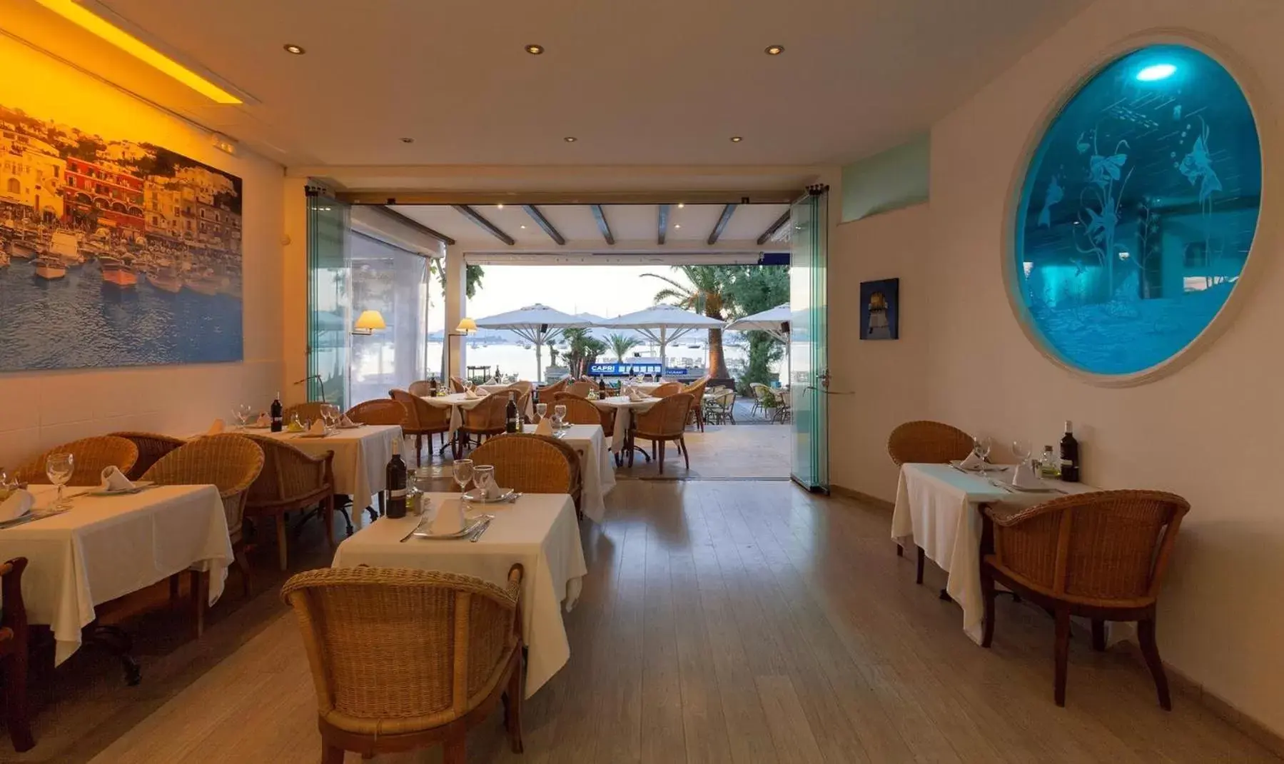 Restaurant/Places to Eat in Hotel Capri