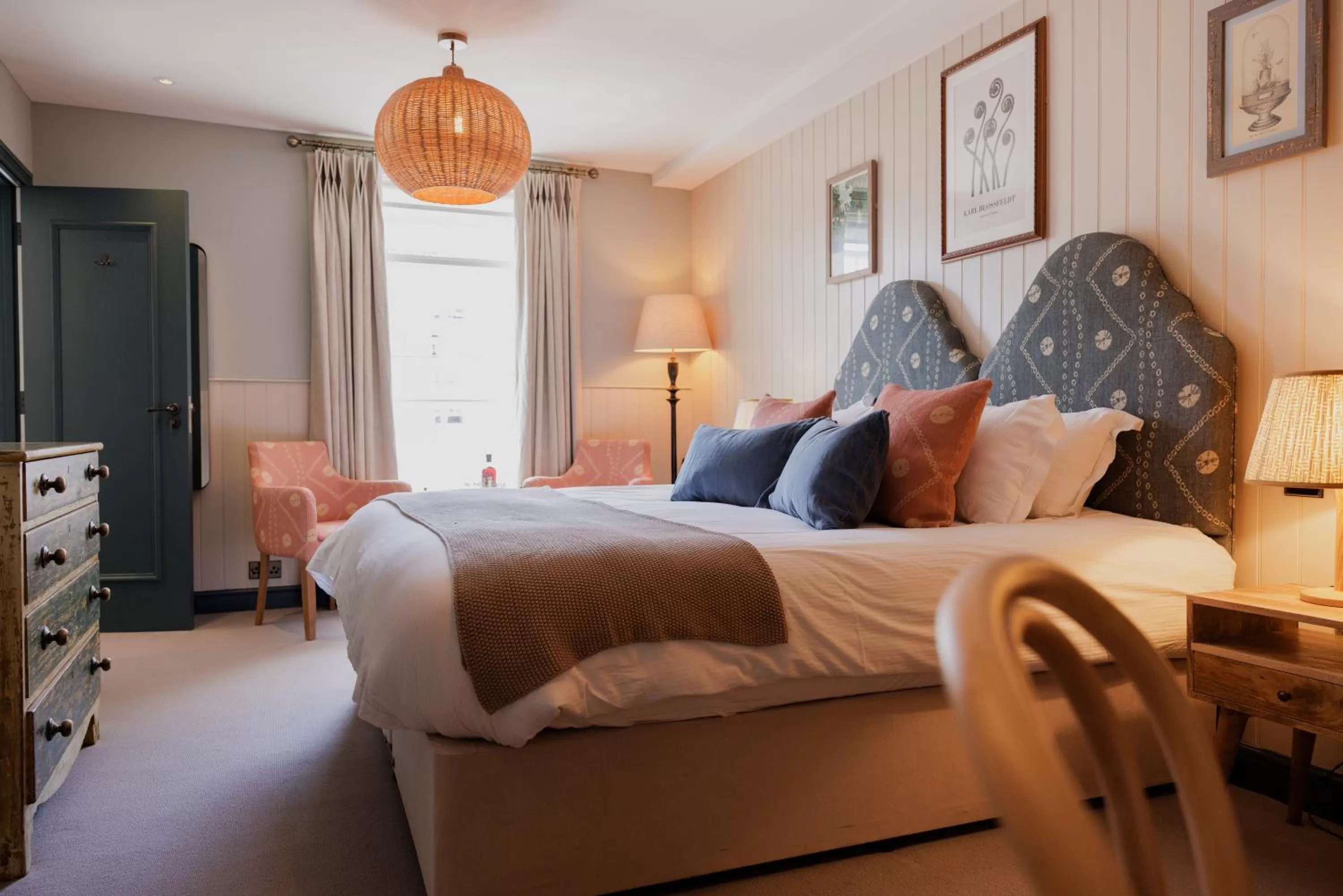 Bedroom, Bed in The George & Dragon