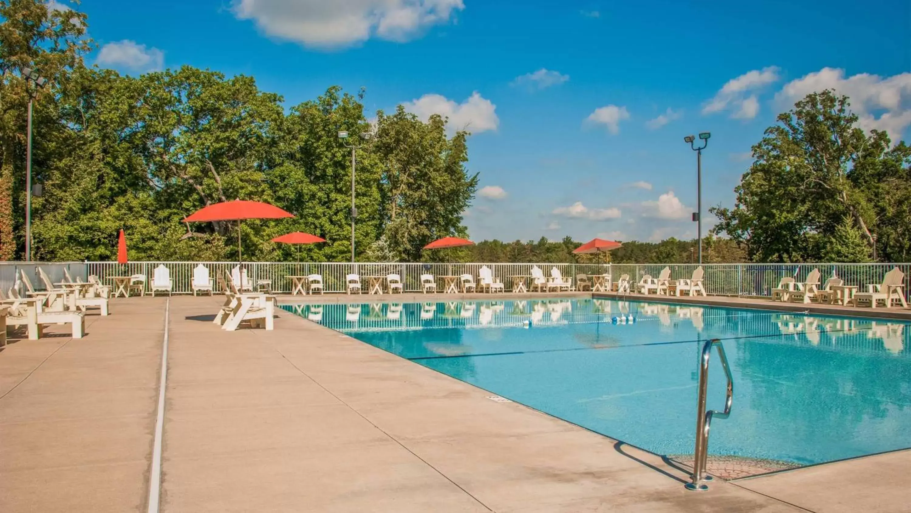 Swimming Pool in Holiday Inn Club Vacations Fox River Resort at Sheridan