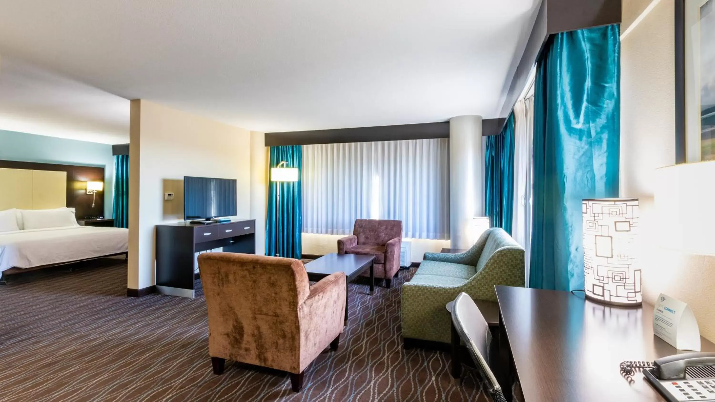 Bedroom, Seating Area in Holiday Inn Express Boise Downtown, an IHG Hotel