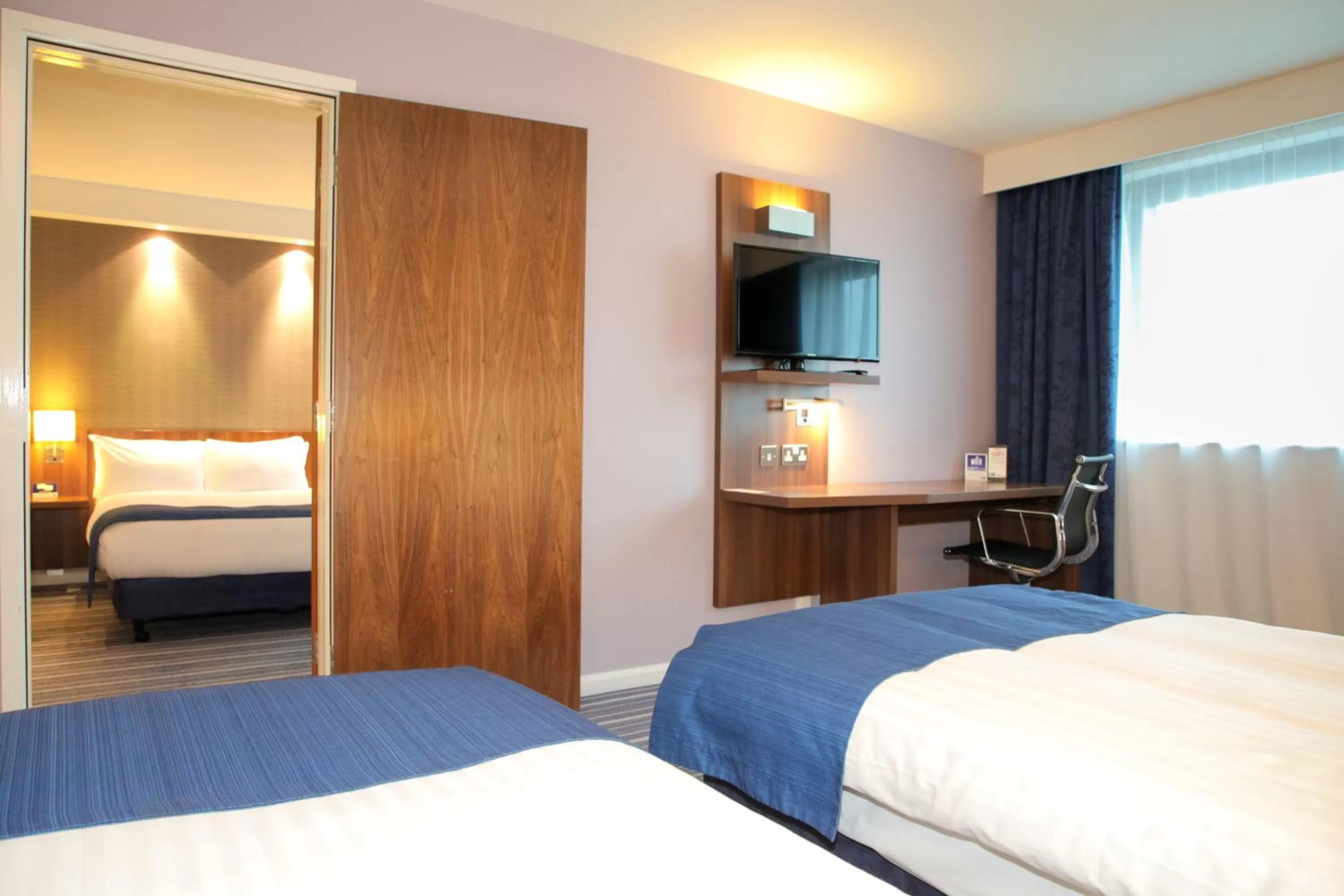 Photo of the whole room, Bed in Holiday Inn Express London Heathrow T5 by IHG