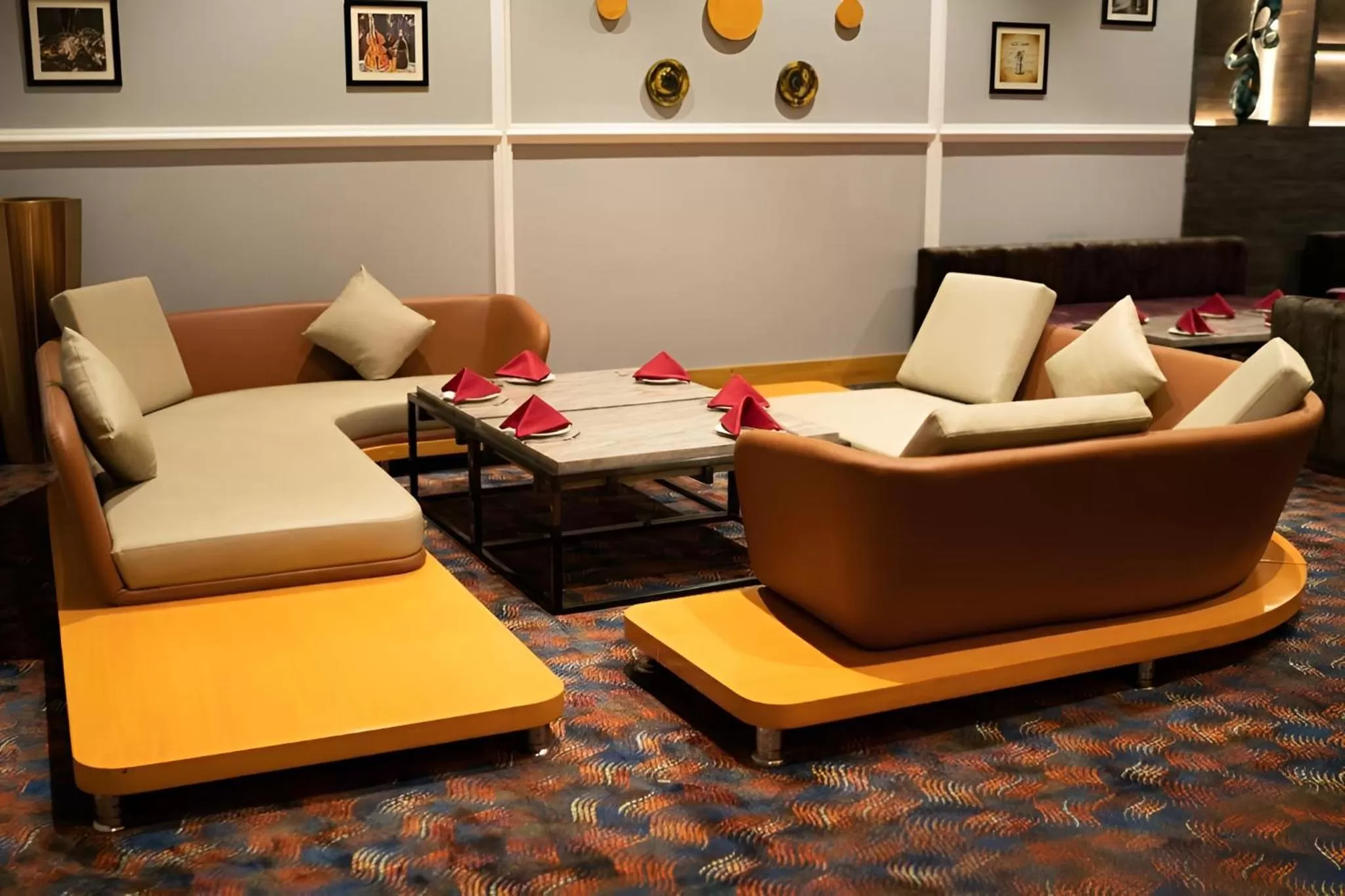 Living room in Ramada Plaza by Wyndham Jammu Vijaypur