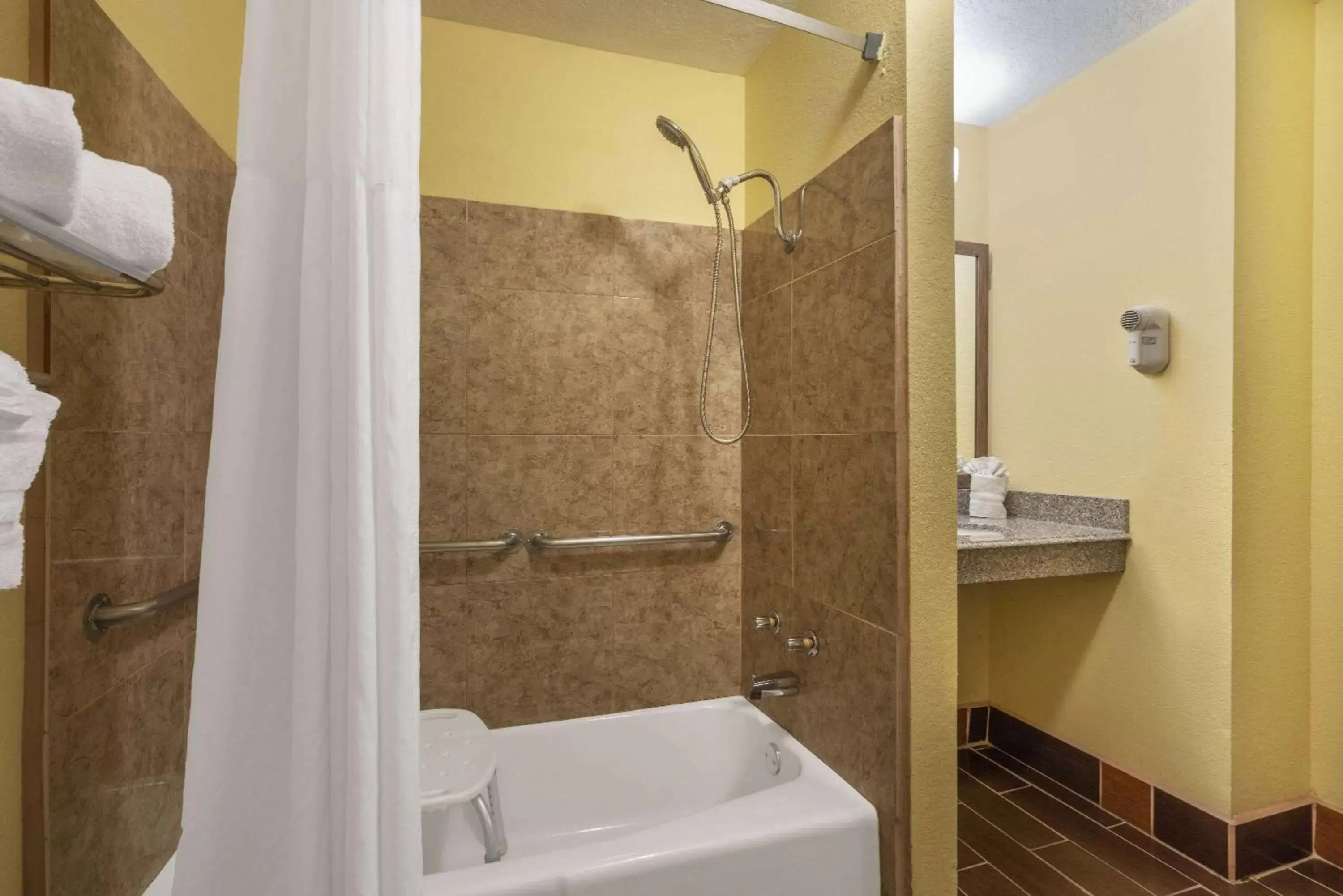 TV and multimedia, Bathroom in Days Inn by Wyndham Tucumcari