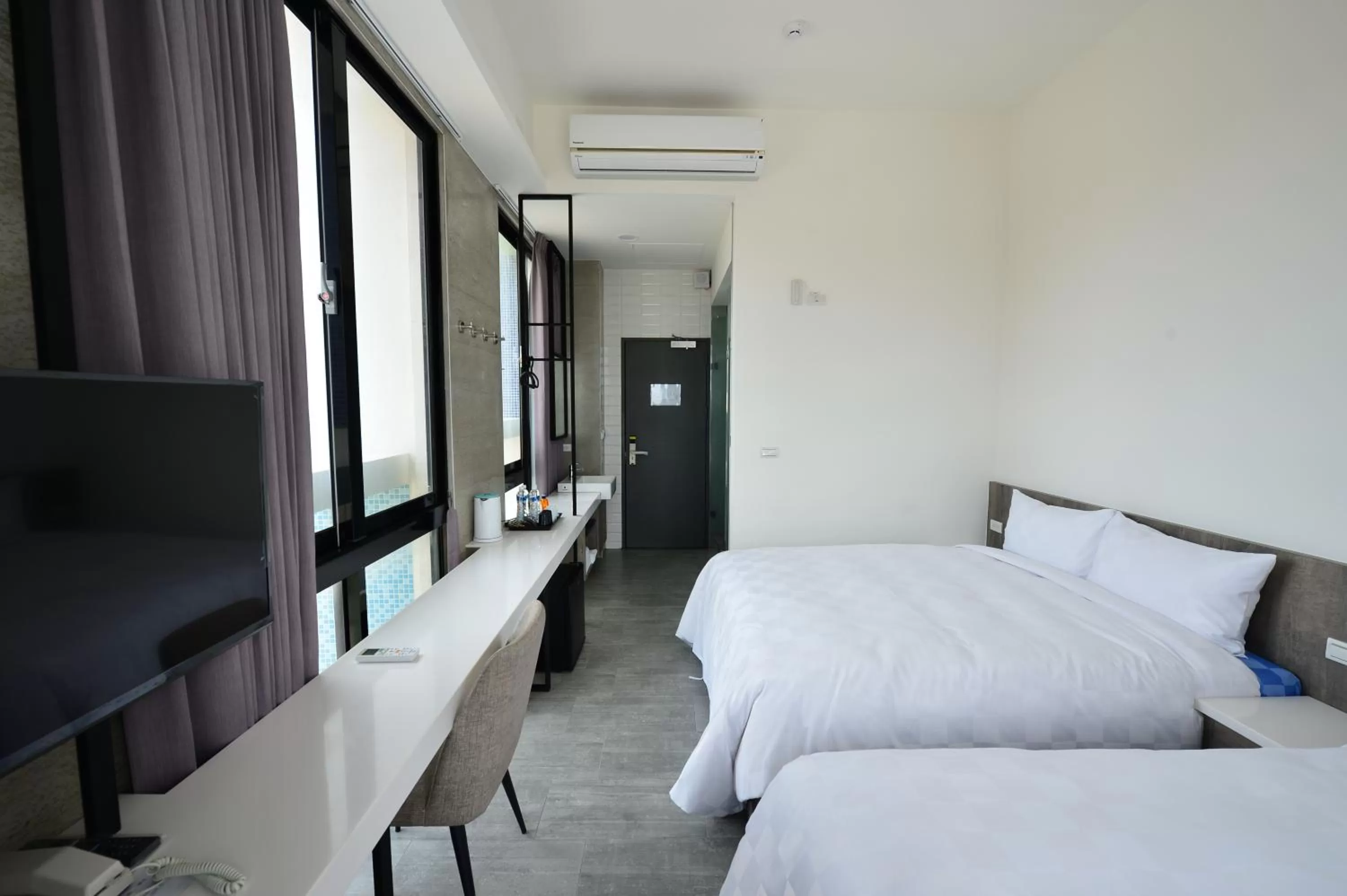 Photo of the whole room, Bed in Sky Square Business Travel