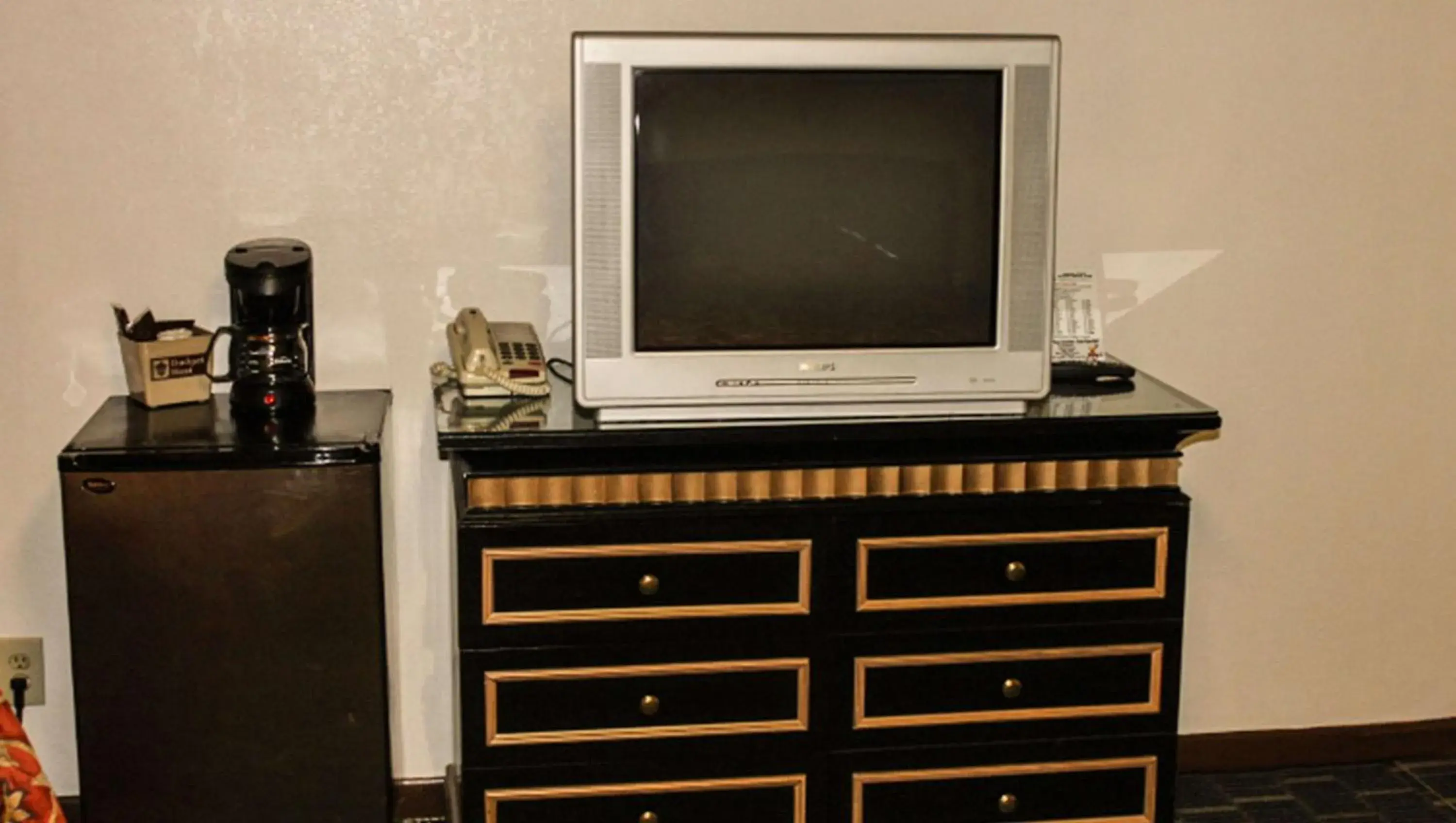 Photo of the whole room, TV/Entertainment Center in Golden Wheat Budget Host Inn