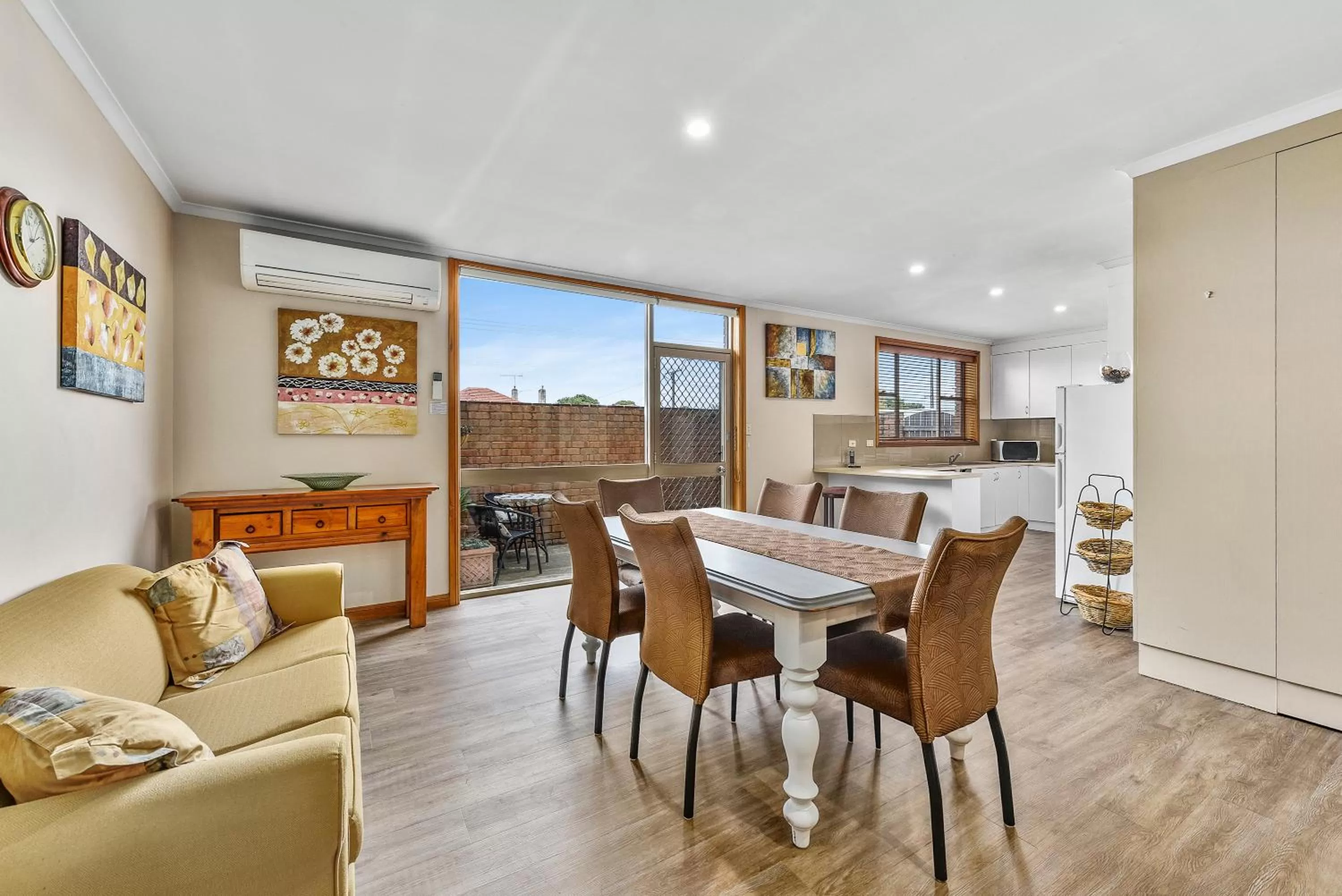 Living room in Southgate Motel