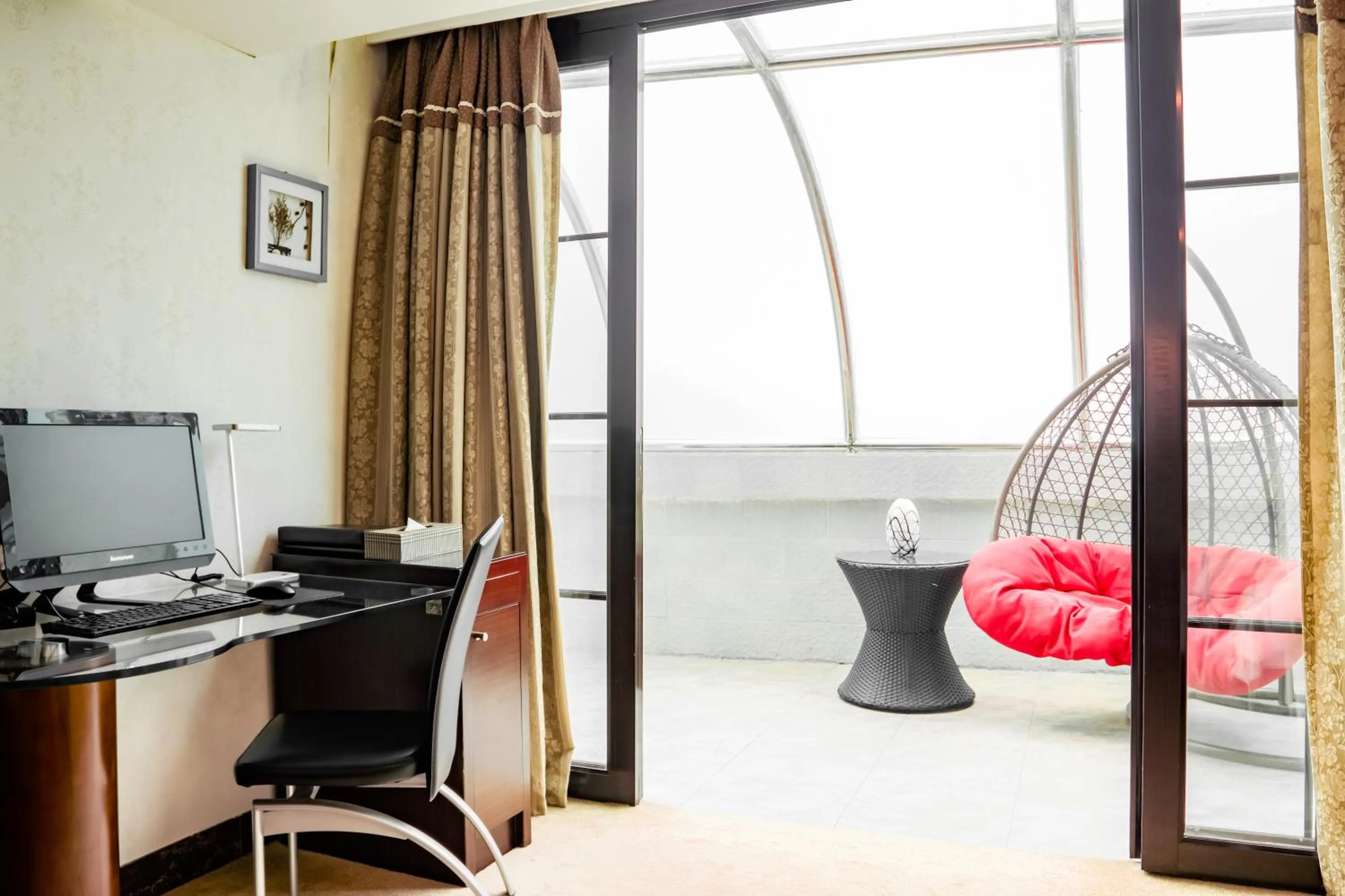 Balcony/Terrace in New World Hotel