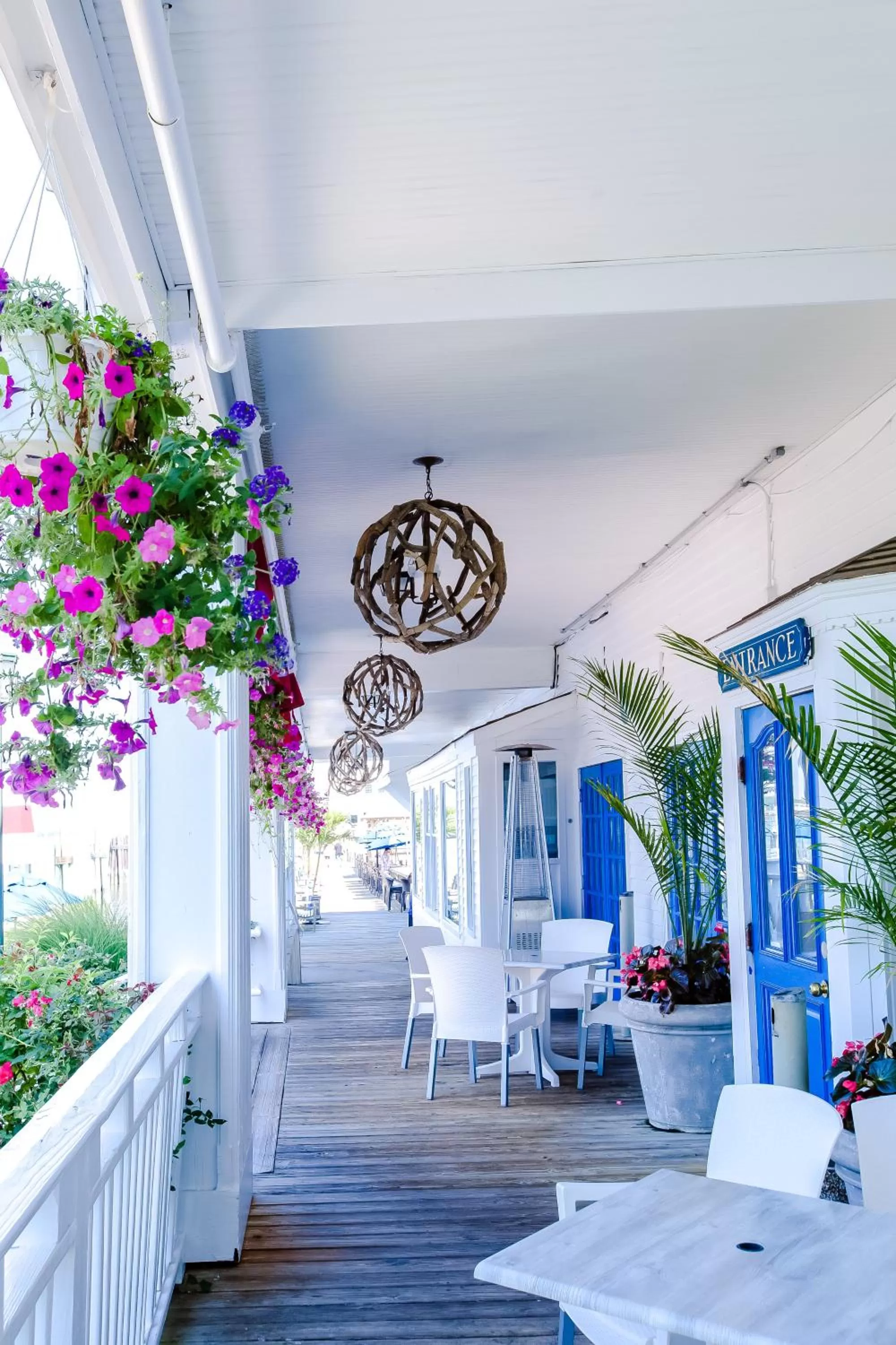 Restaurant/places to eat in Danfords Hotel & Marina