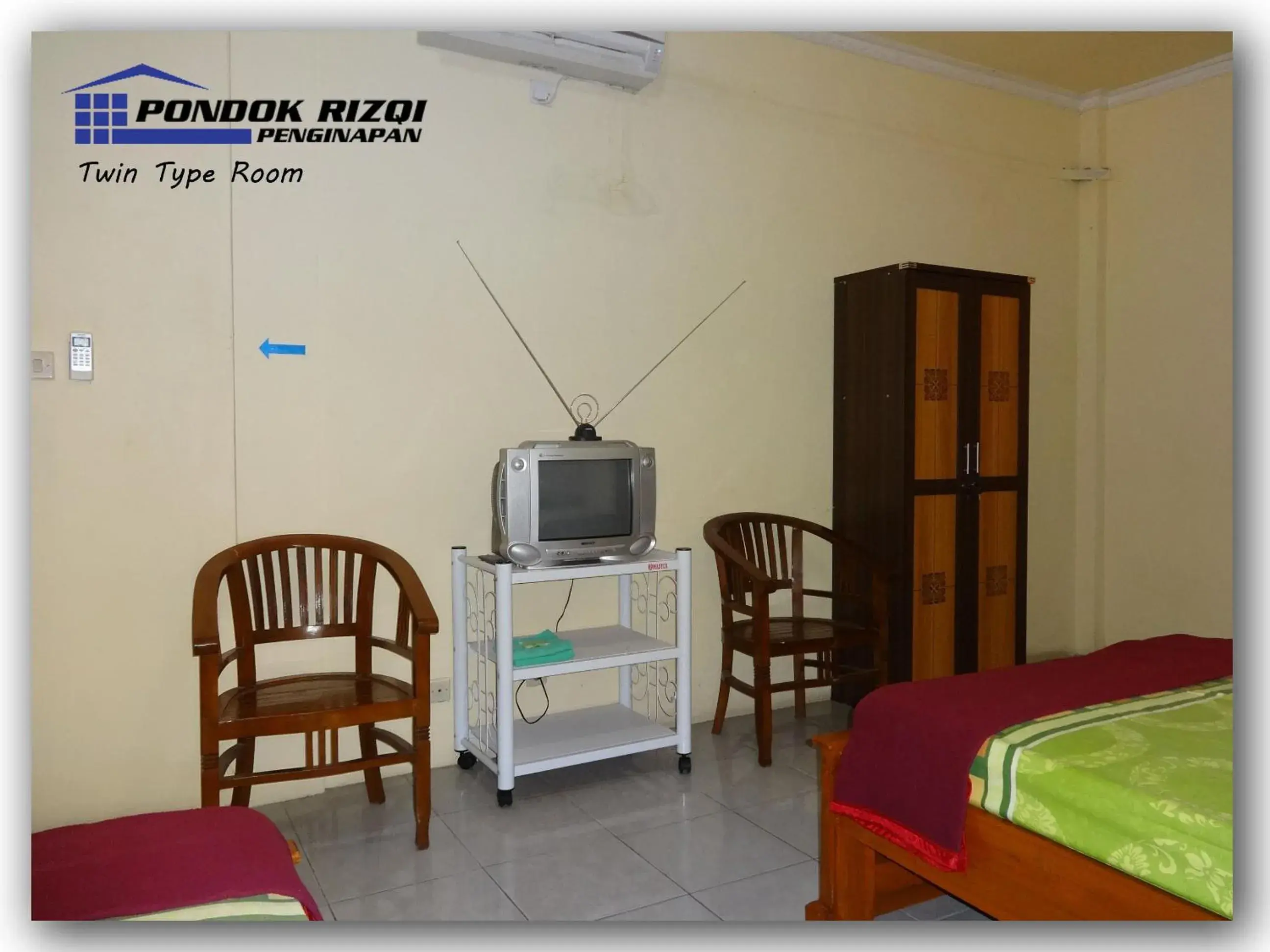 Bedroom, TV/Entertainment Center in Penginapan Pondok Rizqi