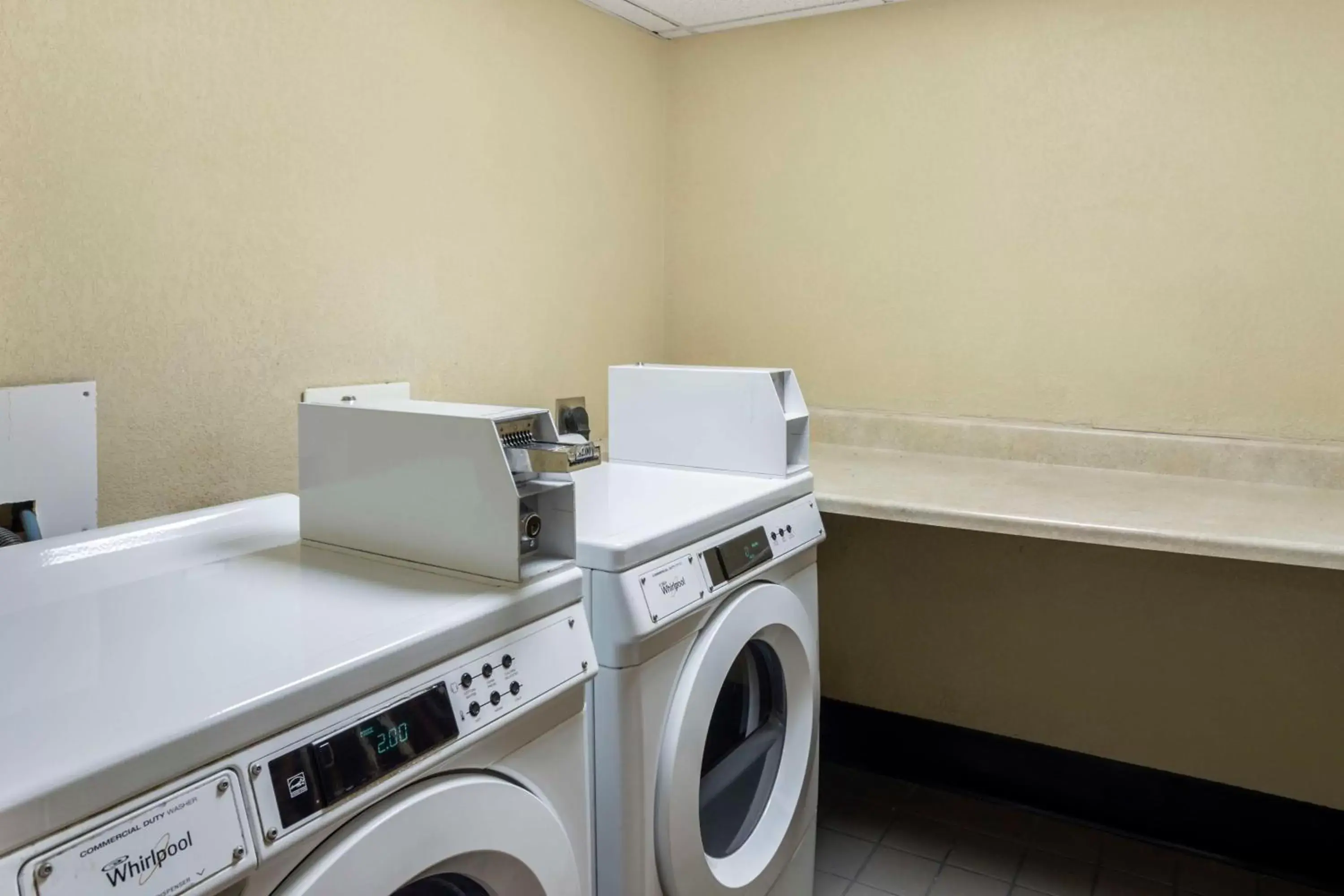 laundry, Kitchen/Kitchenette in Best Western Harrisburg North Hotel