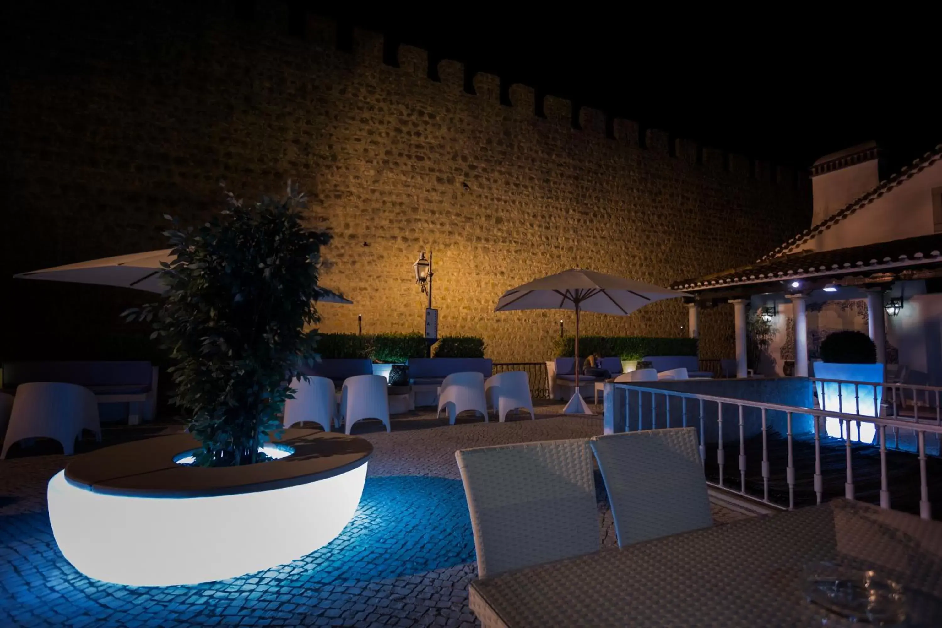 Facade/entrance, Swimming Pool in Josefa D`Obidos Hotel