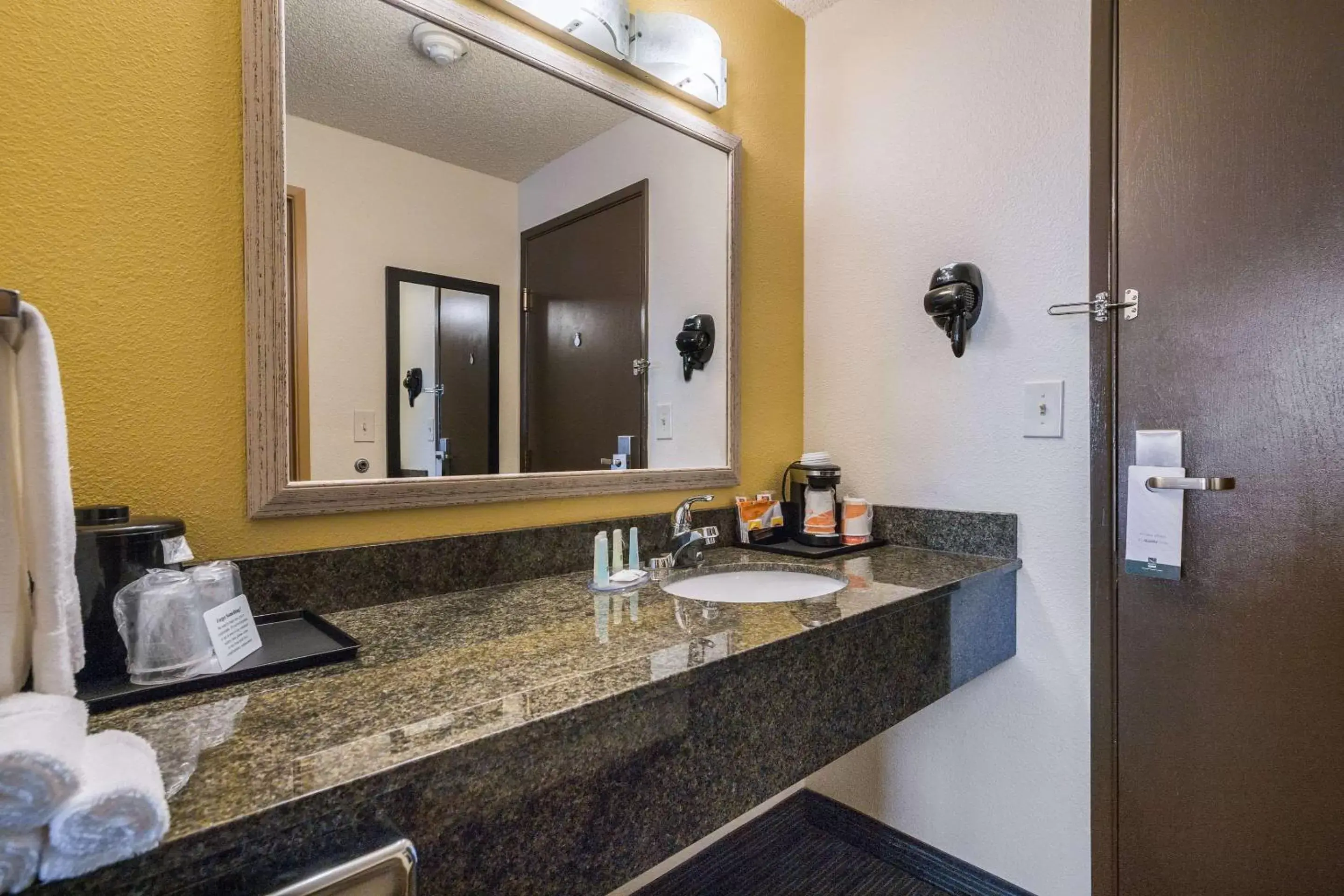 Photo of the whole room, Bathroom in Quality Inn & Suites Silverdale Bangor-Keyport