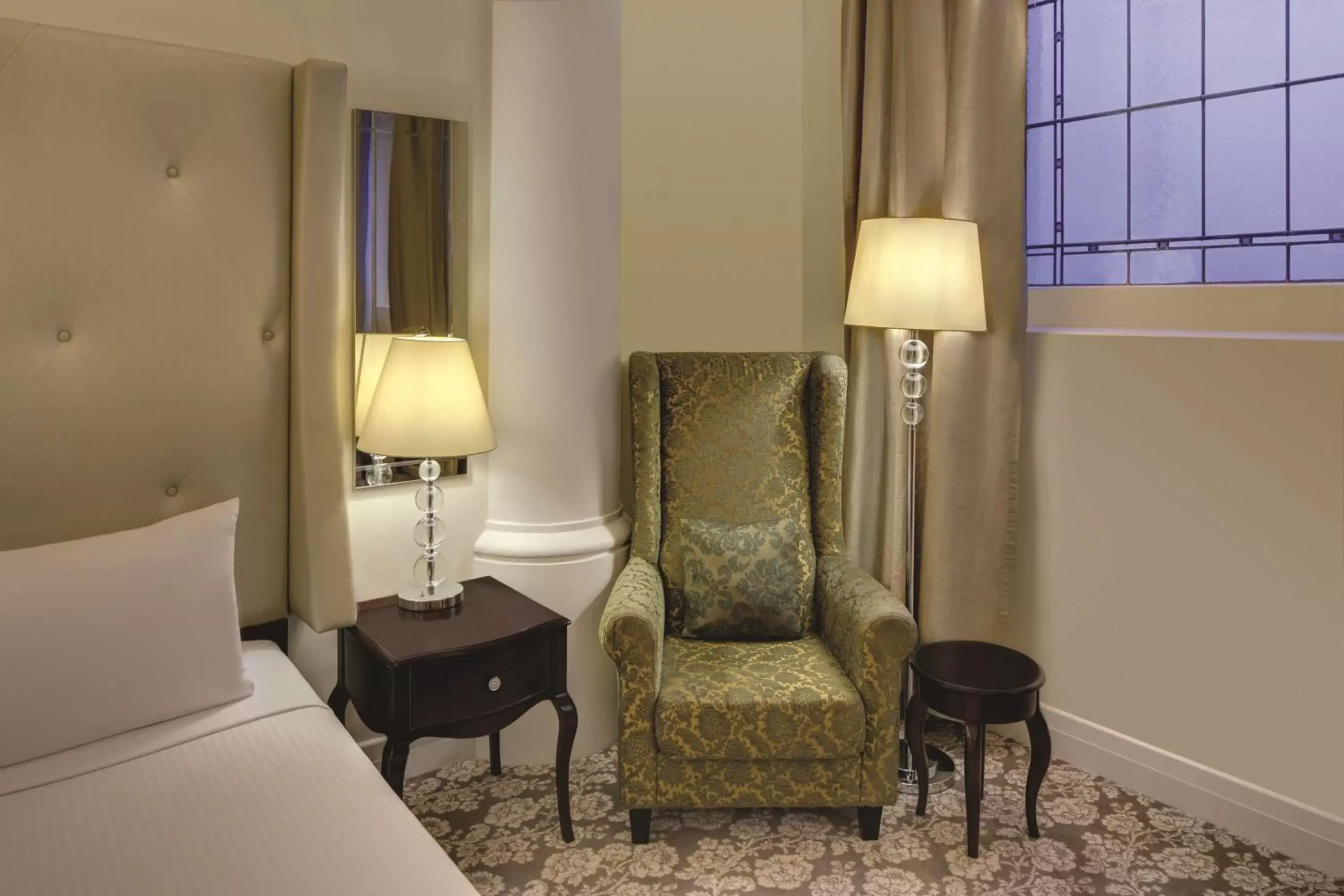 Bedroom, Seating Area in Rendezvous Hotel Melbourne