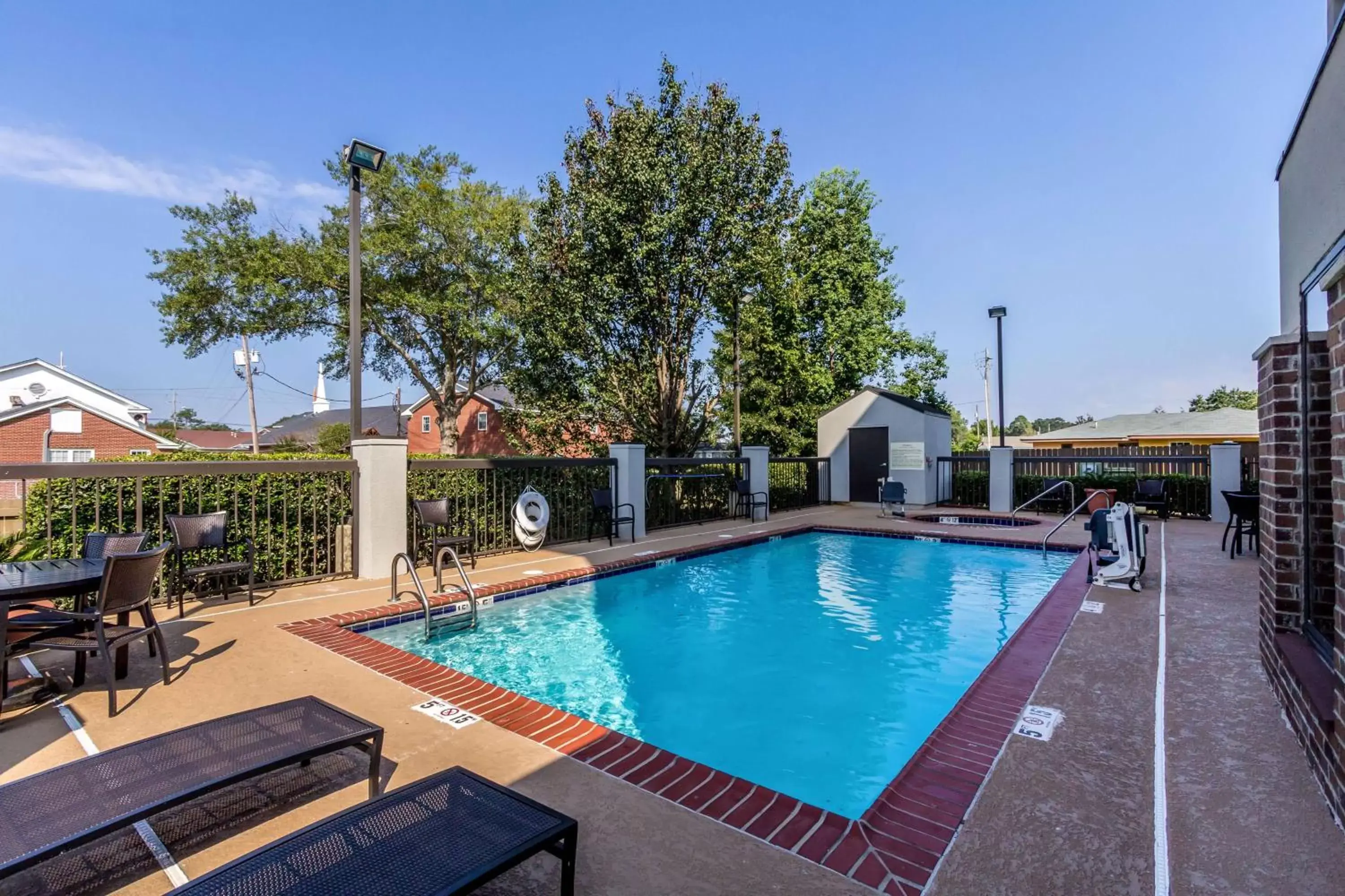 Pool view, Swimming Pool in Hampton Inn Jackson Pearl Intrntl Airport