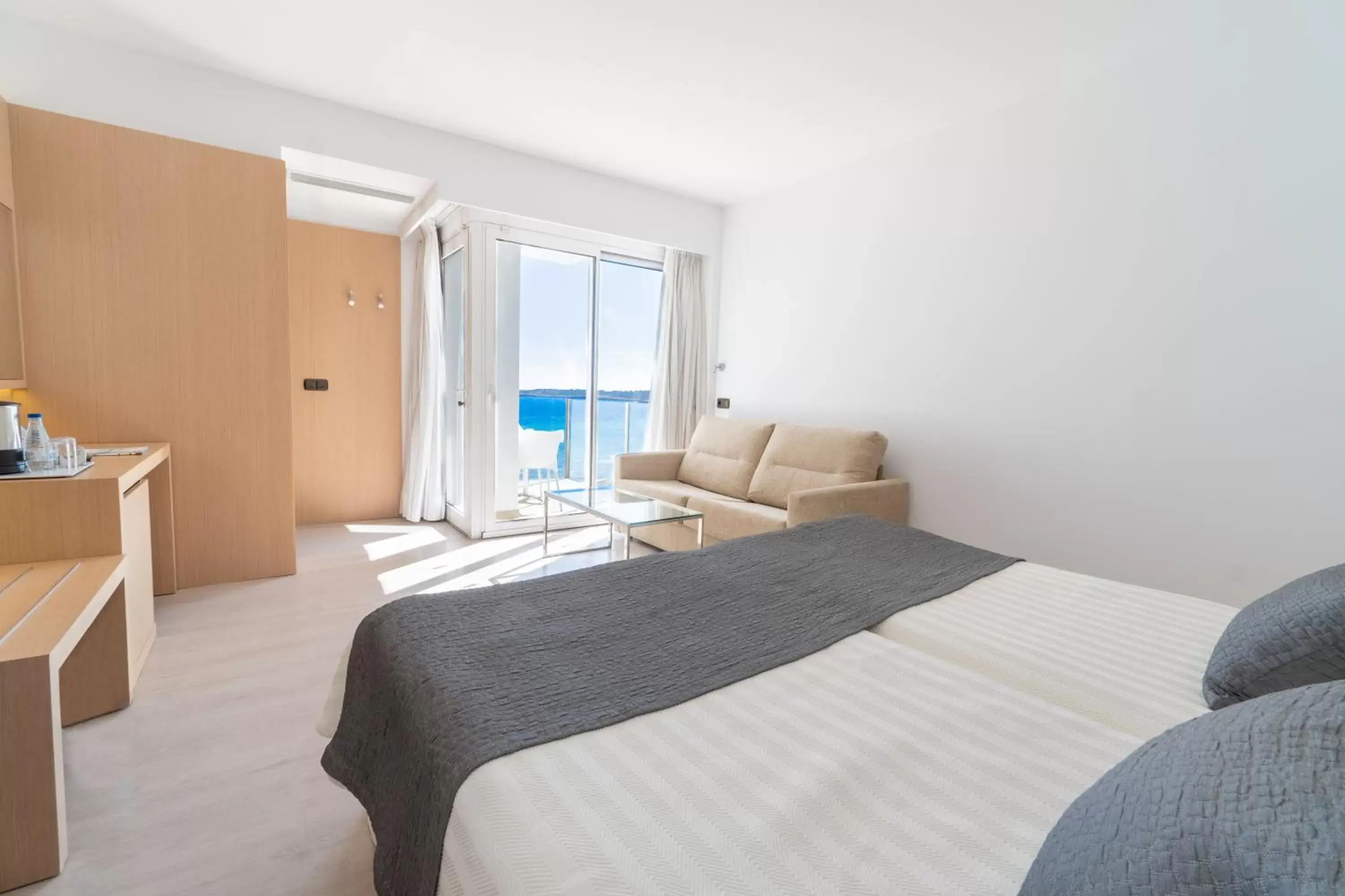 Photo of the whole room, Bed in CM Playa del Moro Photo of the whole room, Bed in CM Playa del Moro