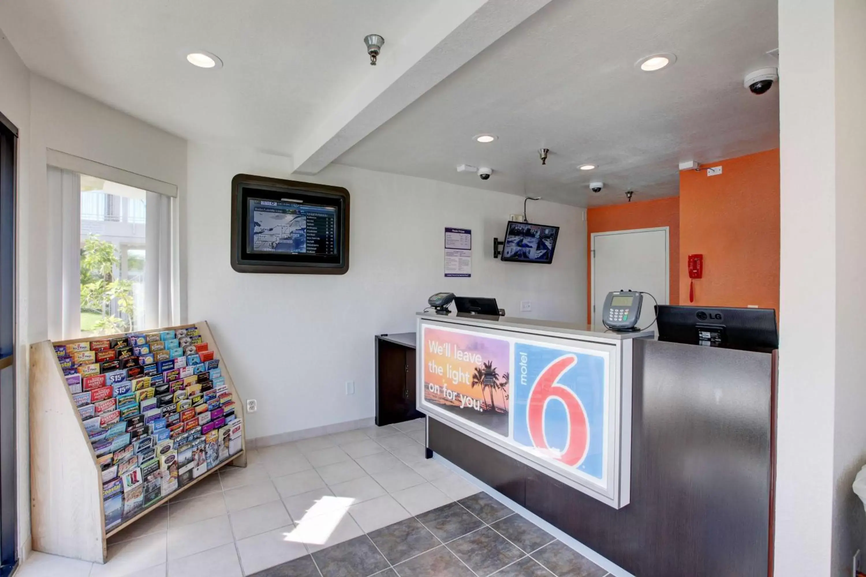 Communal lounge/ TV room, Lobby/Reception in Motel 6-Westminster, CA - North