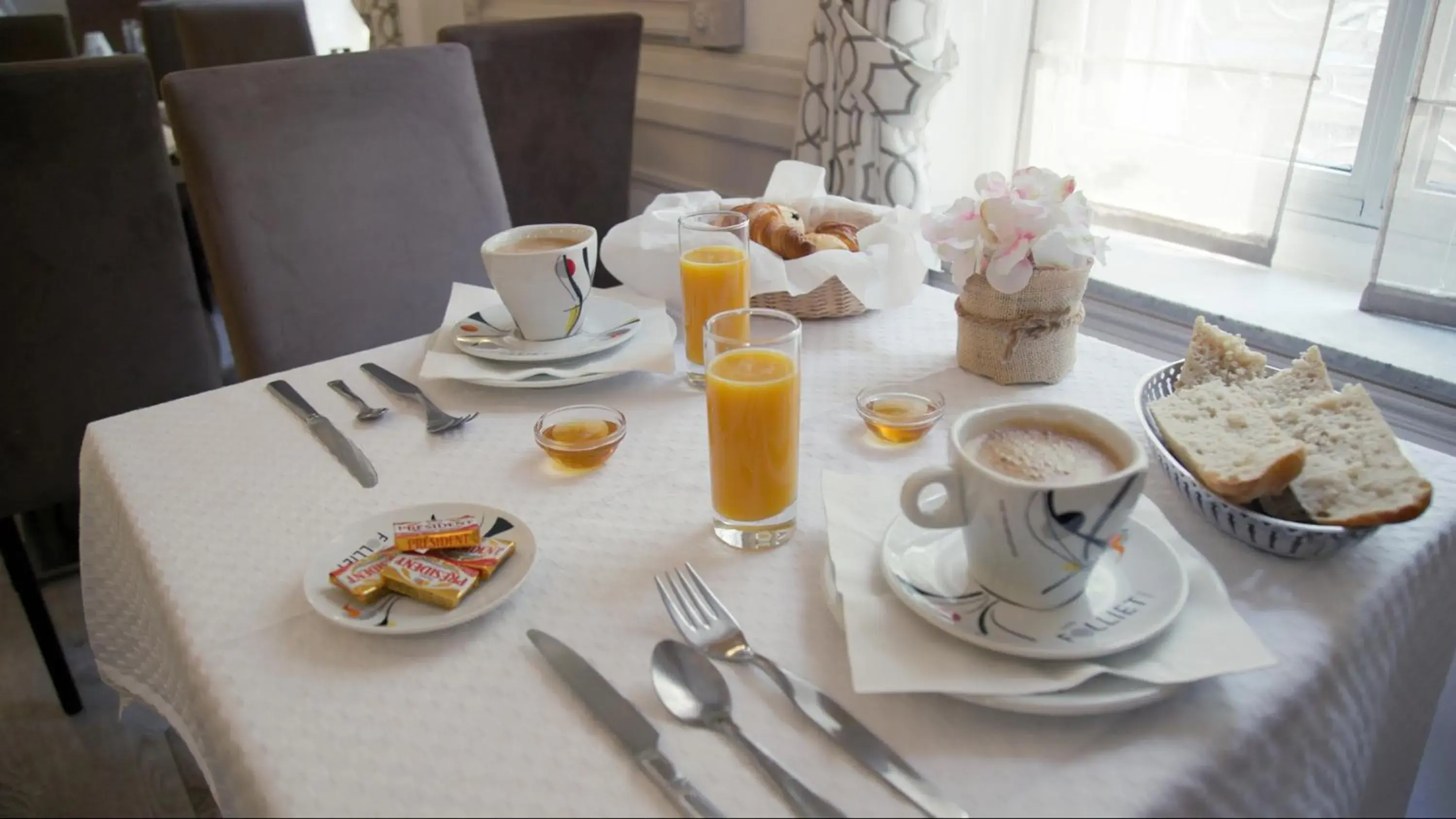 Continental breakfast in Hotel Busby