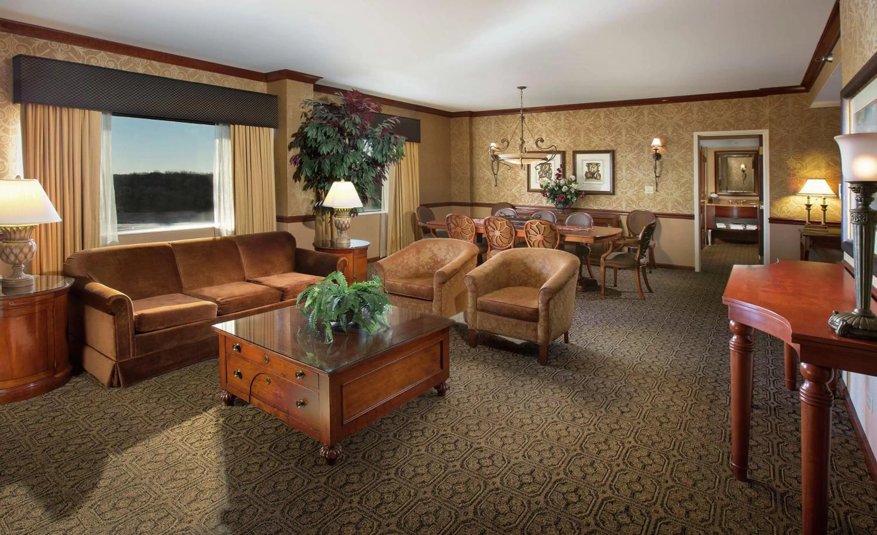 Living room in DoubleTree by Hilton Lisle Naperville