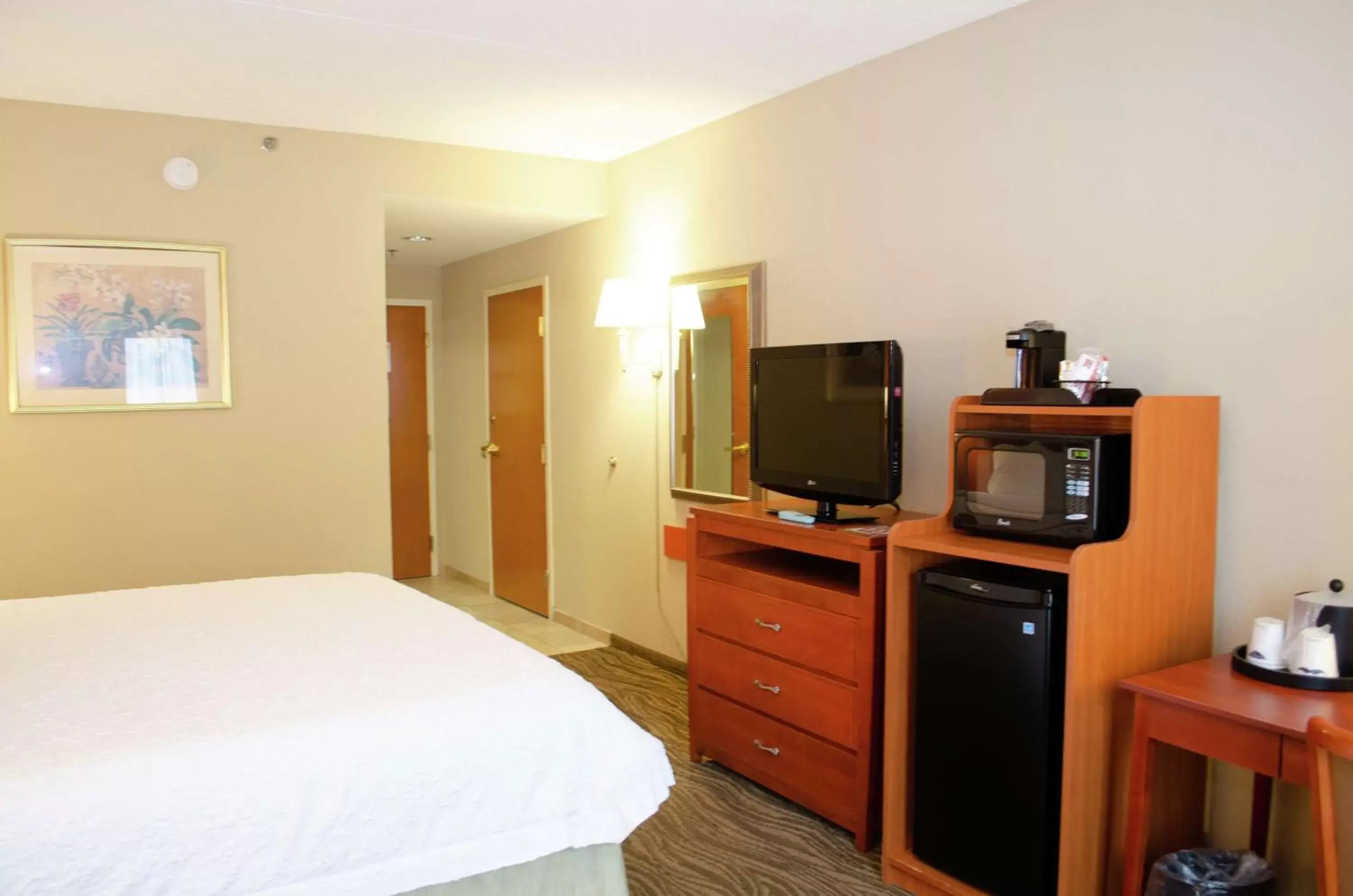Bedroom, TV/Entertainment Center in Hampton Inn & Suites Augusta West